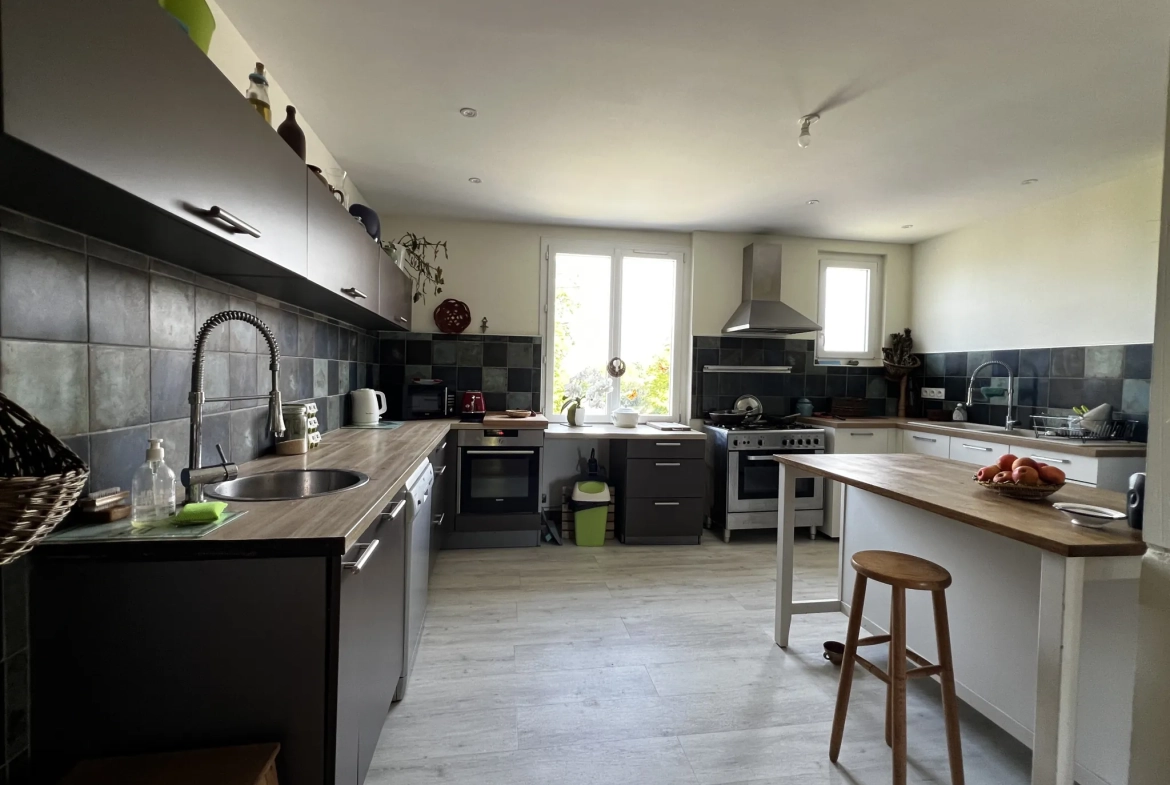 Belle maison familiale avec piscine à Puybarban proche La Réole 