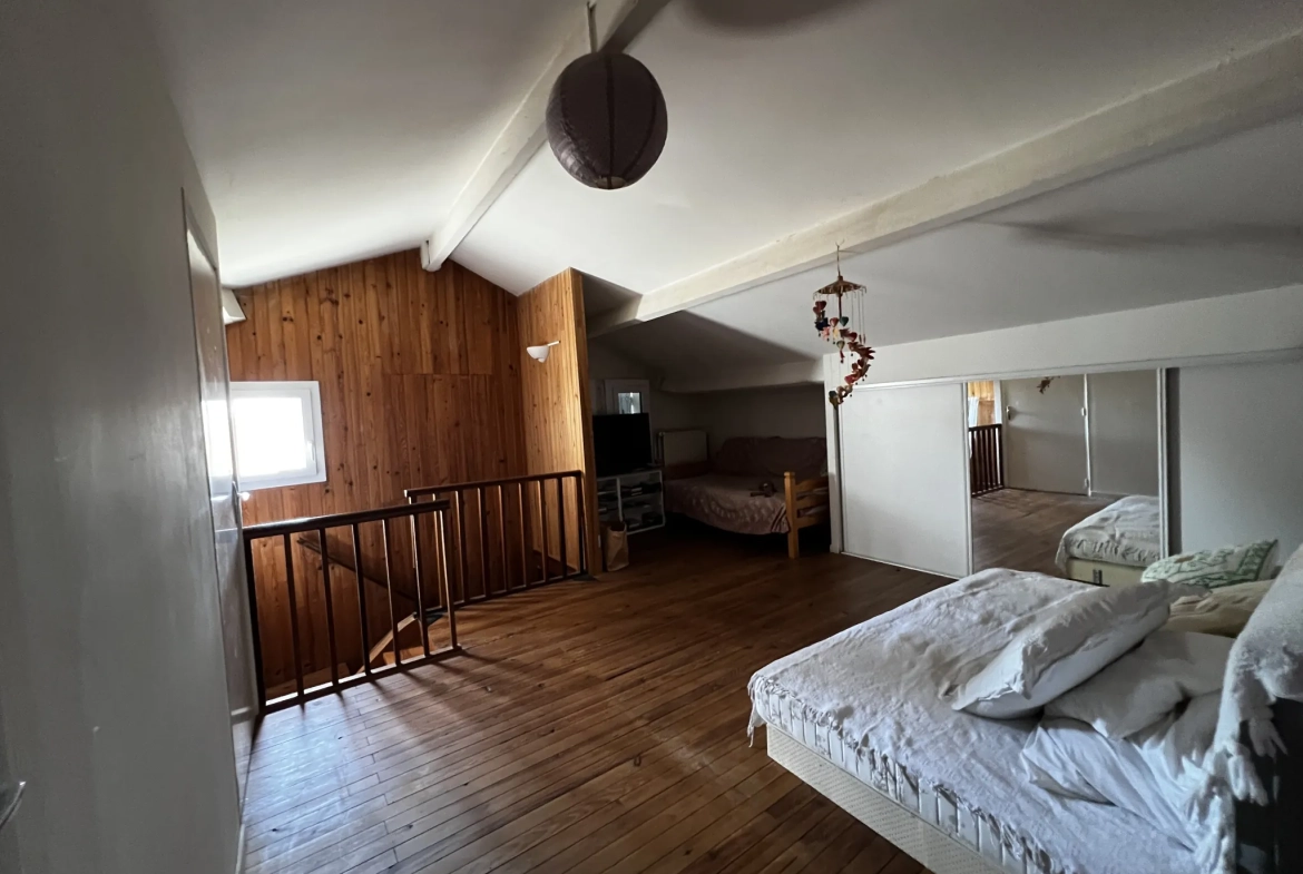 Belle maison familiale avec piscine à Puybarban proche La Réole 