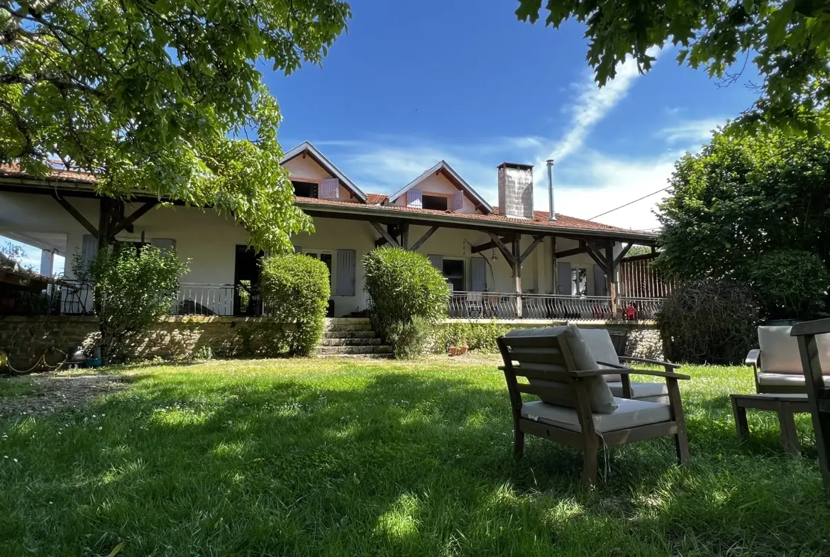 Belle maison familiale avec piscine à Puybarban proche La Réole 