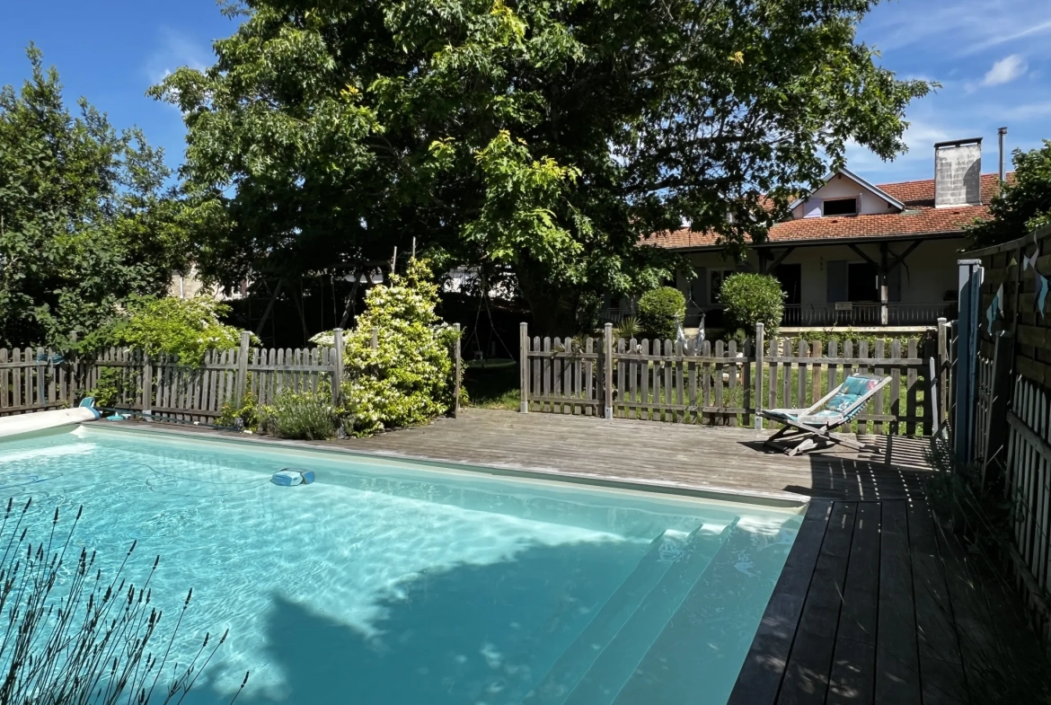 Belle maison familiale avec piscine à Puybarban proche La Réole 