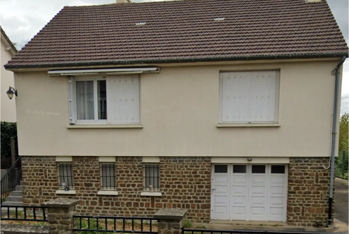 Maison indépendante avec grand terrain à La Chapelle Saint Aubin 