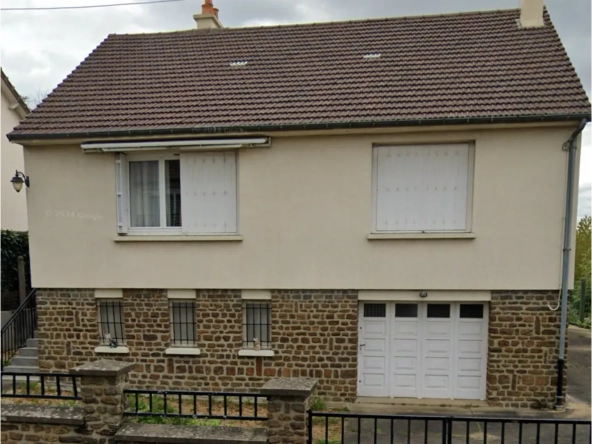 Maison indépendante avec grand terrain à La Chapelle Saint Aubin