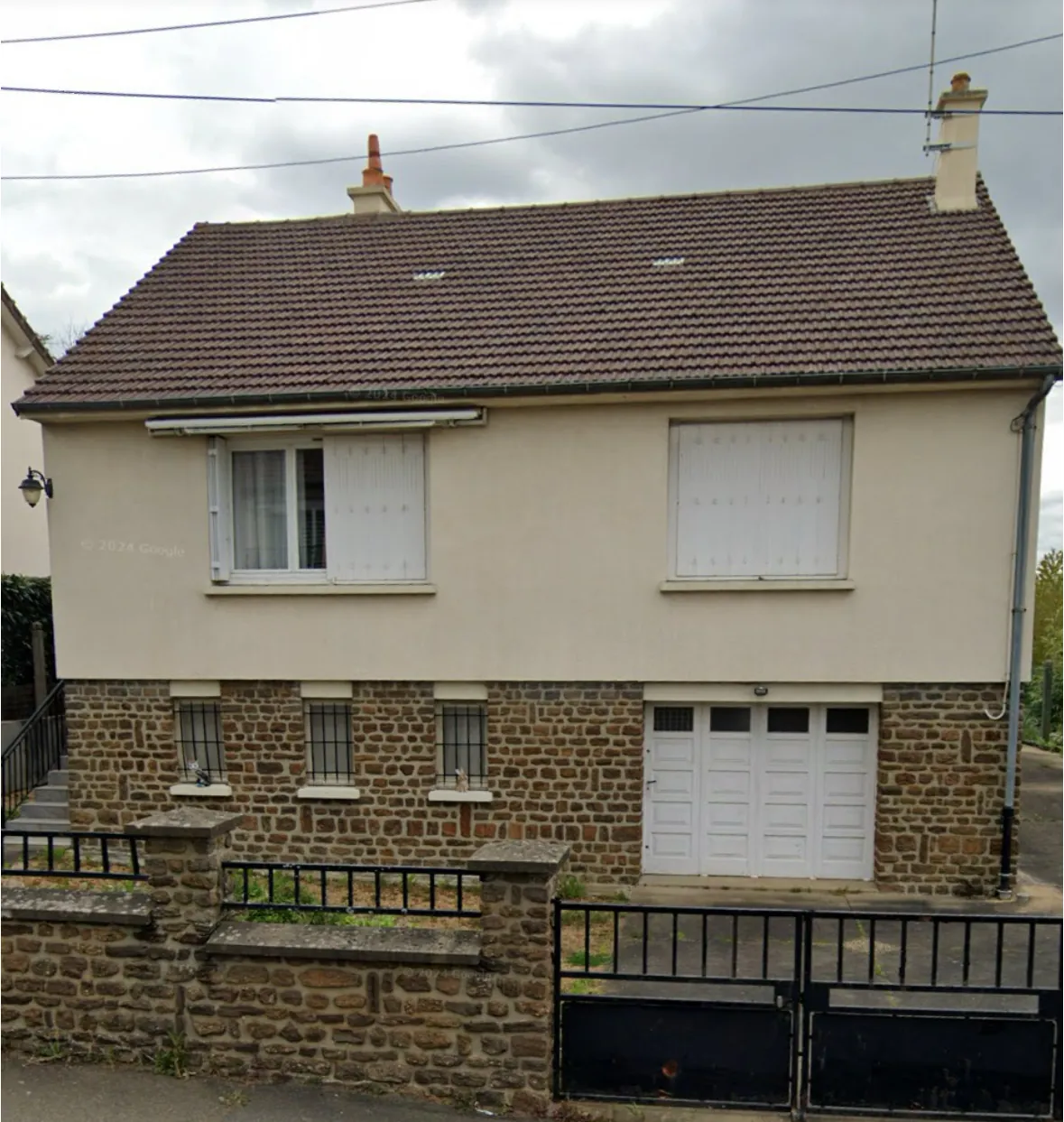 Maison indépendante avec grand terrain à La Chapelle Saint Aubin 