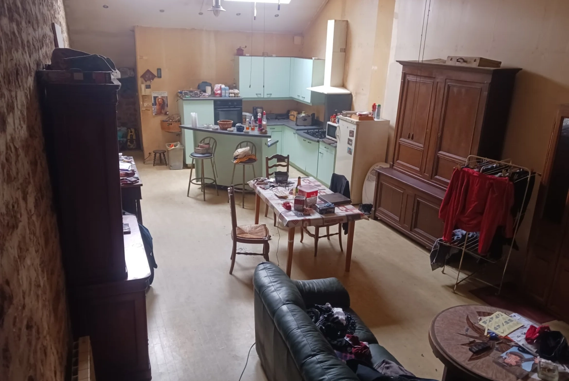 Maison avec local commercial à Fayl-Billot - Opportunité d’investissement 