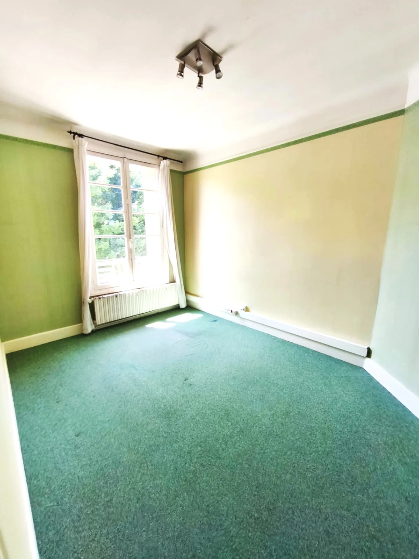 Maison à rénover de 167 m² en plein centre de Bar-sur-Seine avec garage 