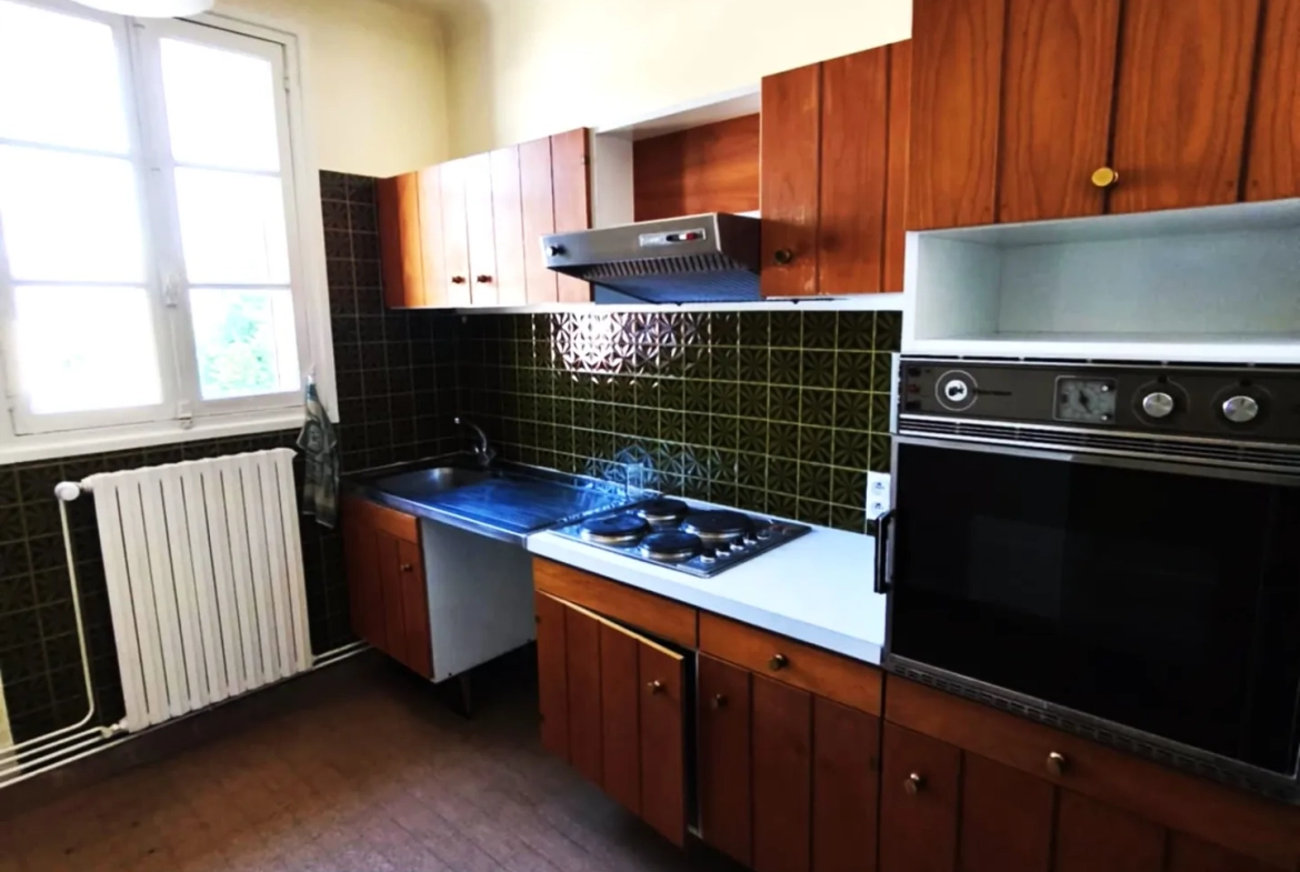 Maison à rénover de 167 m² en plein centre de Bar-sur-Seine avec garage 