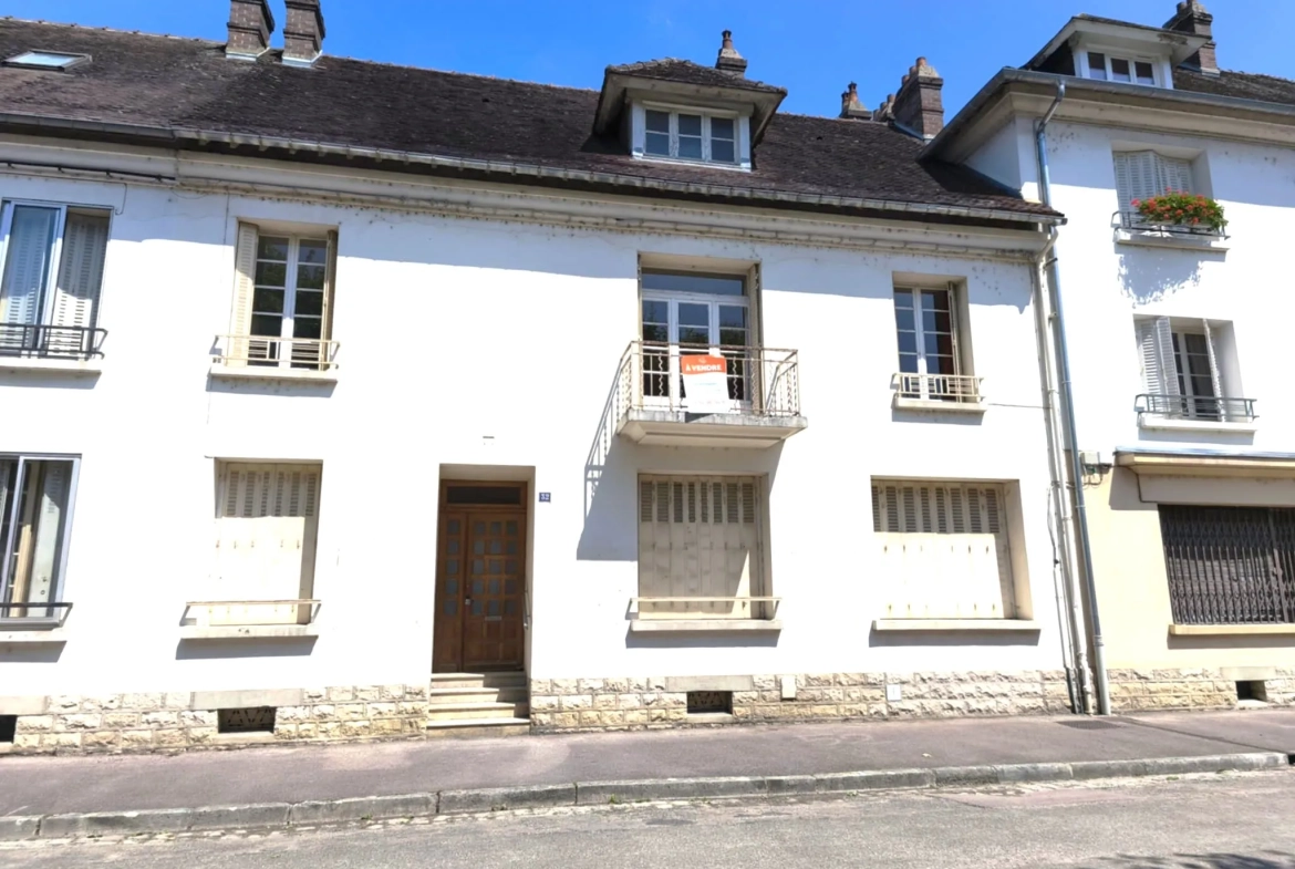 Maison à rénover de 167 m² en plein centre de Bar-sur-Seine avec garage 