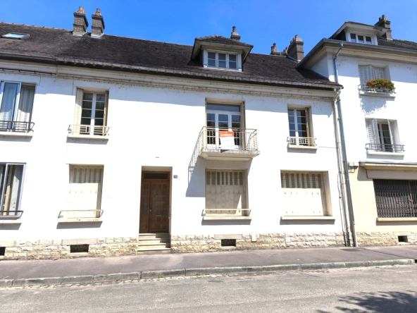 Maison à rénover de 167 m² en plein centre de Bar-sur-Seine avec garage