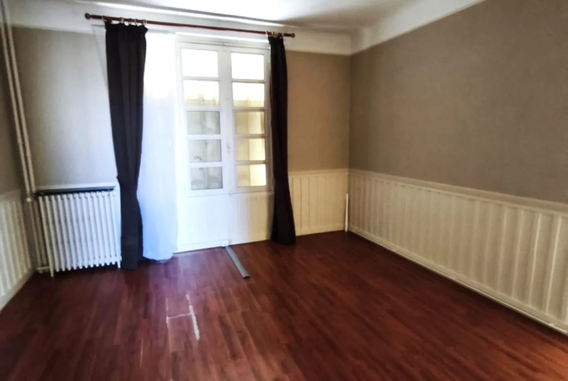Maison à rénover de 167 m² en plein centre de Bar-sur-Seine avec garage 