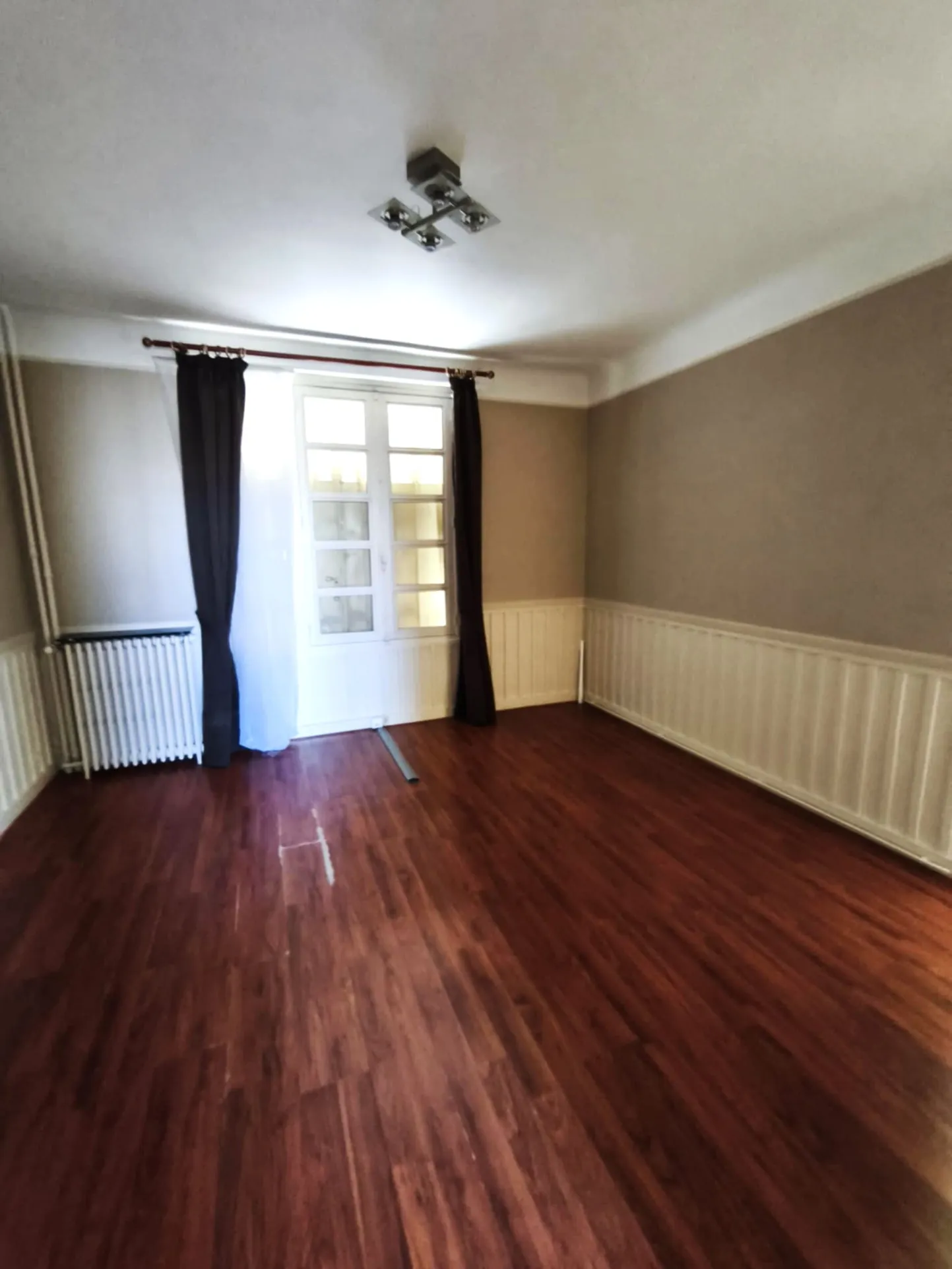 Maison à rénover de 167 m² en plein centre de Bar-sur-Seine avec garage 