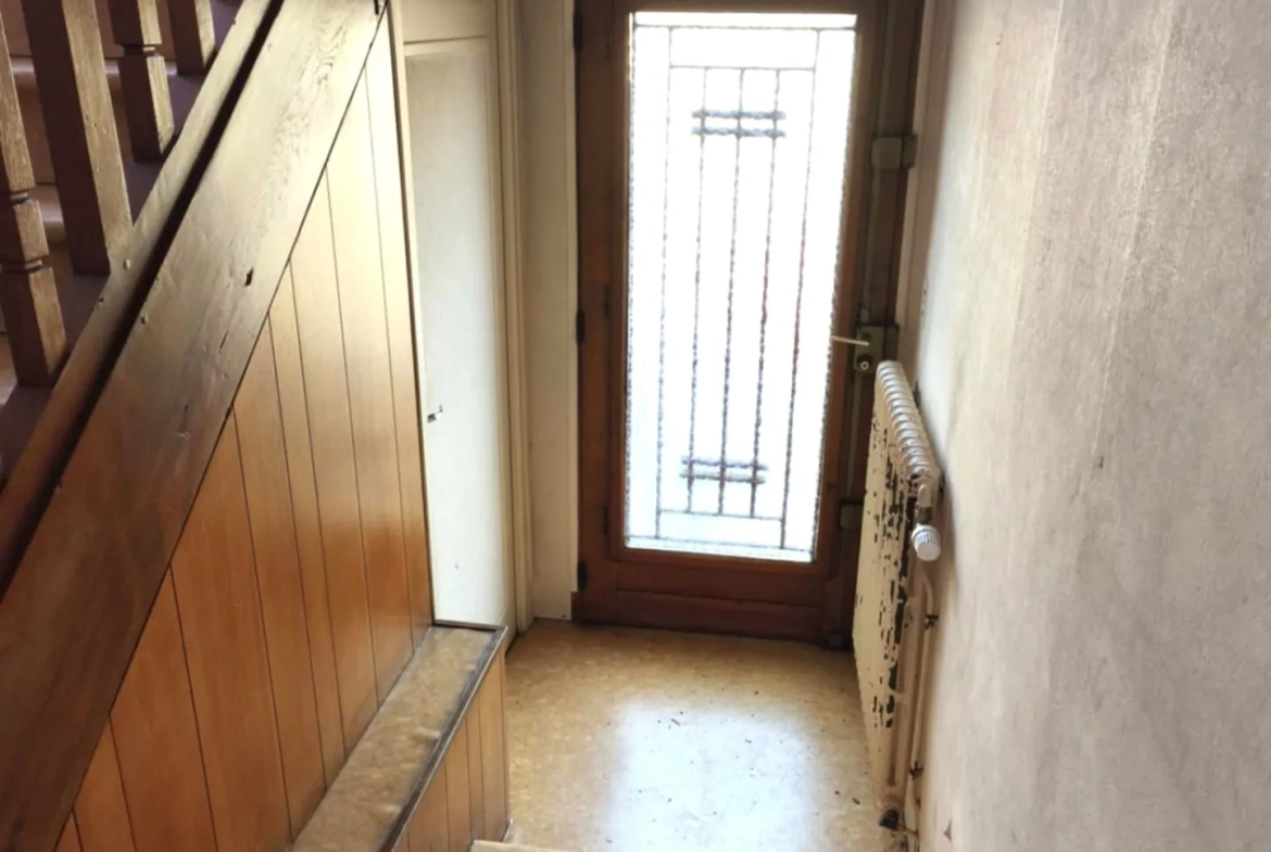 Maison à rénover de 167 m² en plein centre de Bar-sur-Seine avec garage 