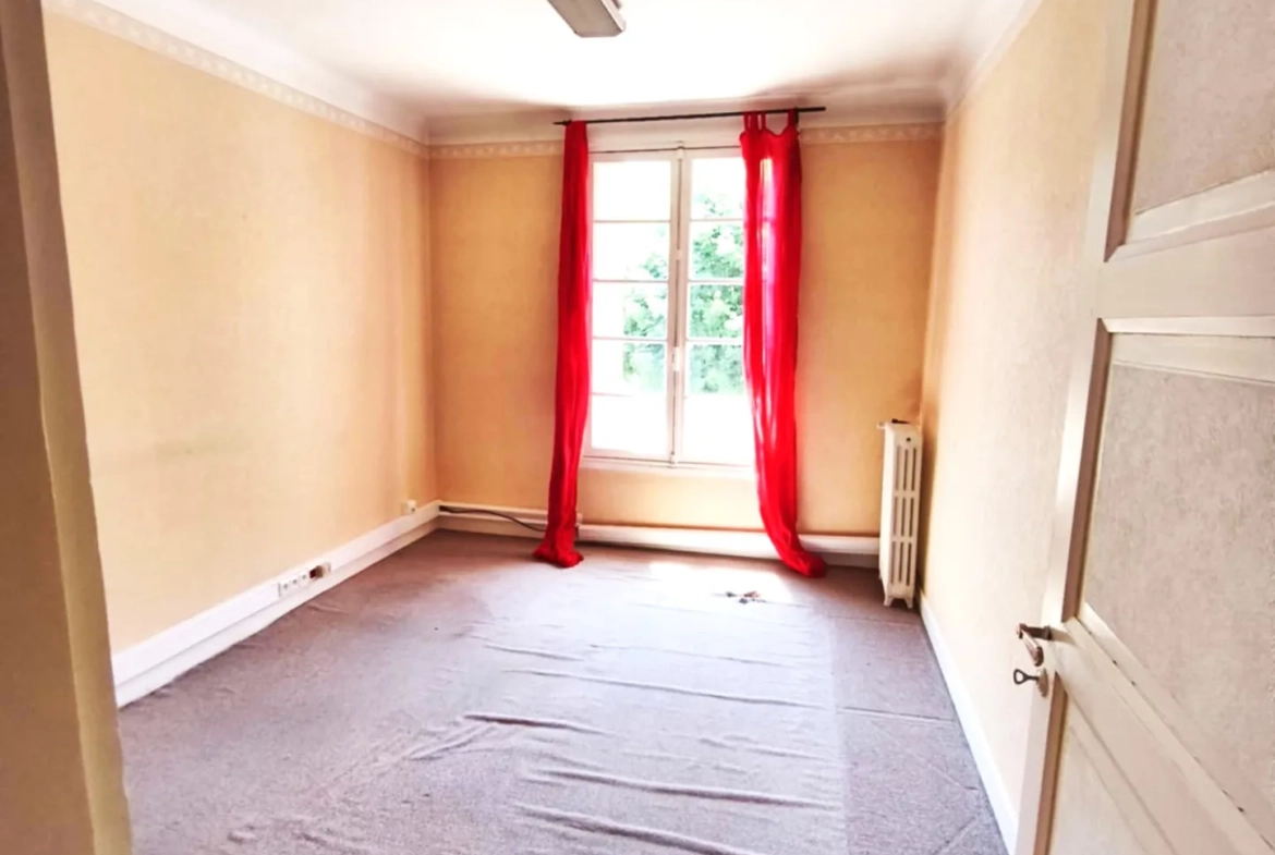 Maison à rénover de 167 m² en plein centre de Bar-sur-Seine avec garage 