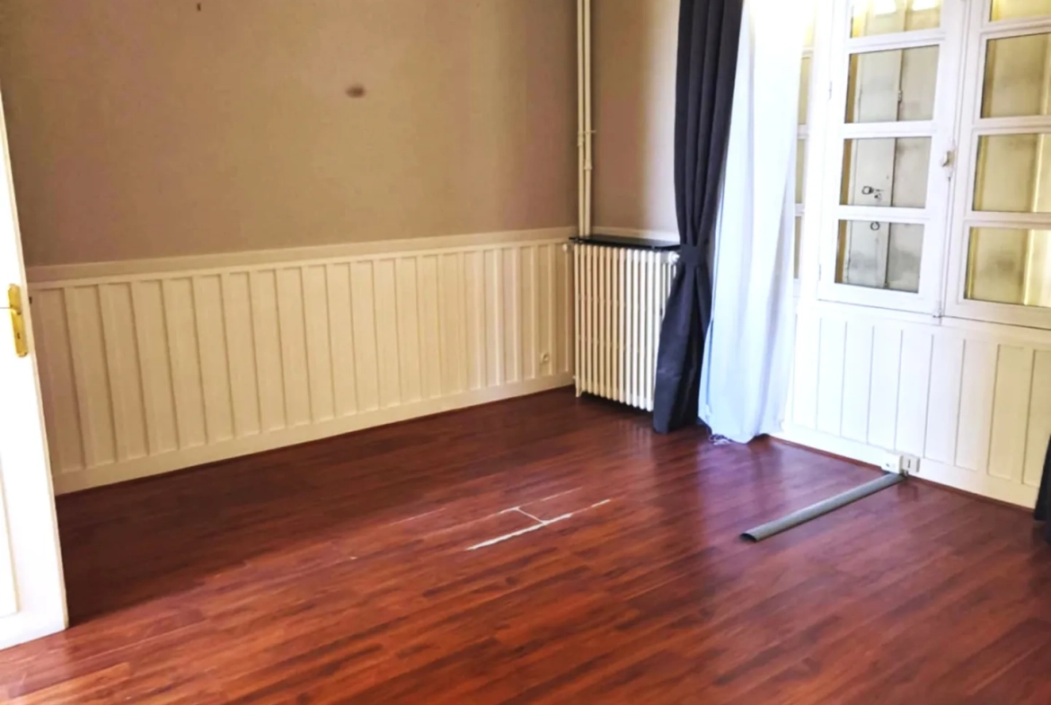 Maison à rénover de 167 m² en plein centre de Bar-sur-Seine avec garage 