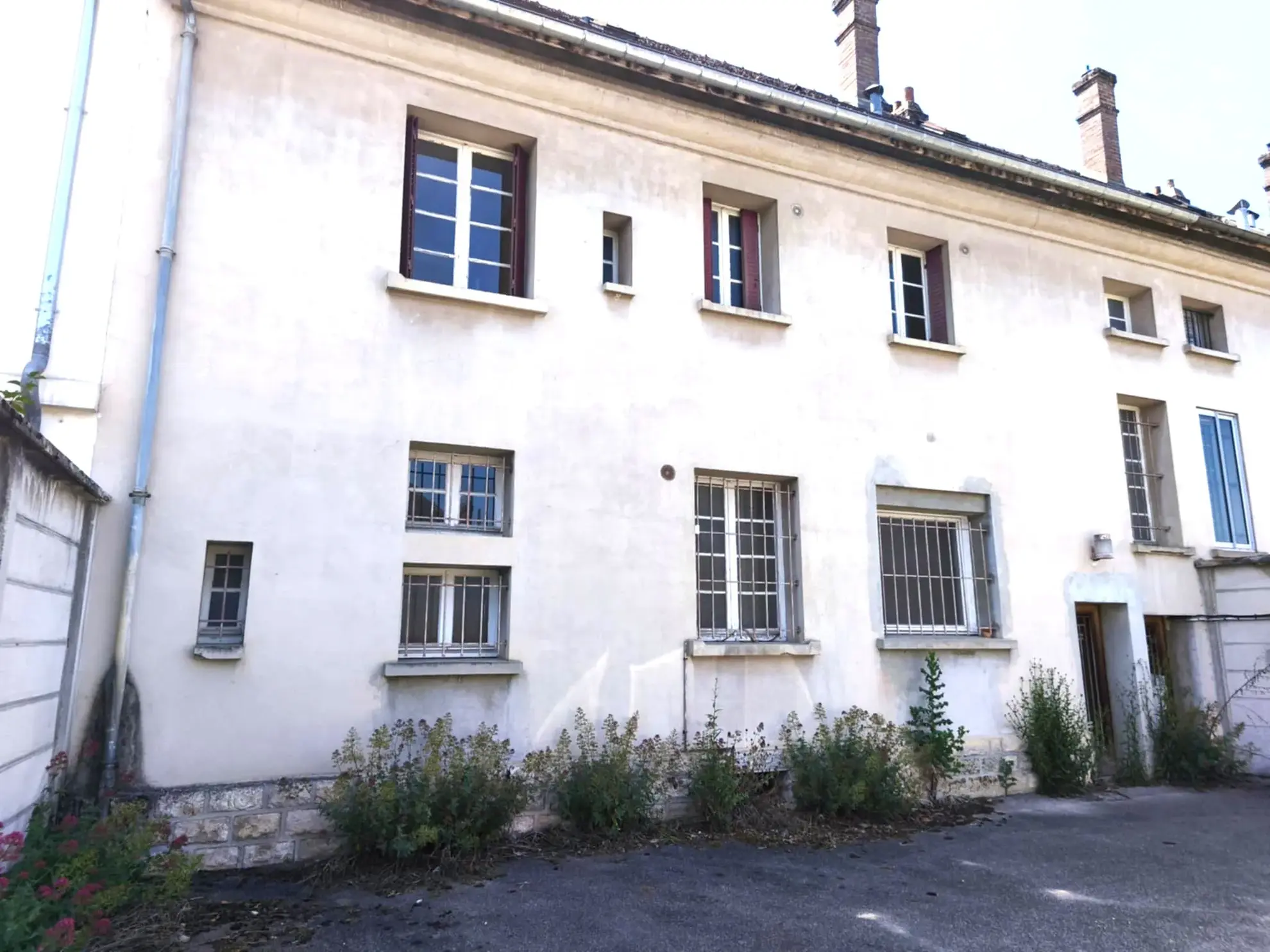 Maison à rénover de 167 m² en plein centre de Bar-sur-Seine avec garage 