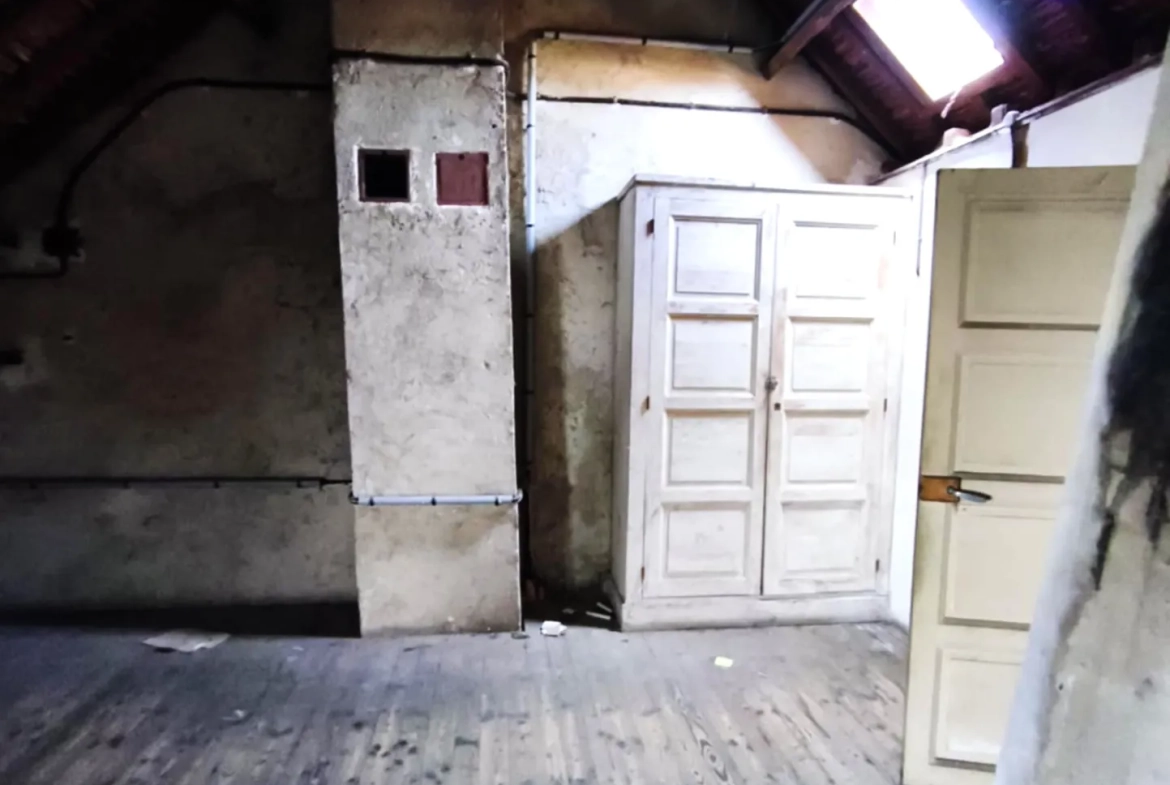 Maison à rénover de 167 m² en plein centre de Bar-sur-Seine avec garage 
