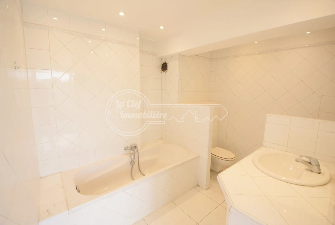 Appartement 2 pièces de 57,55 m² à Cagnes-sur-Mer avec cave et parking potentiel 
