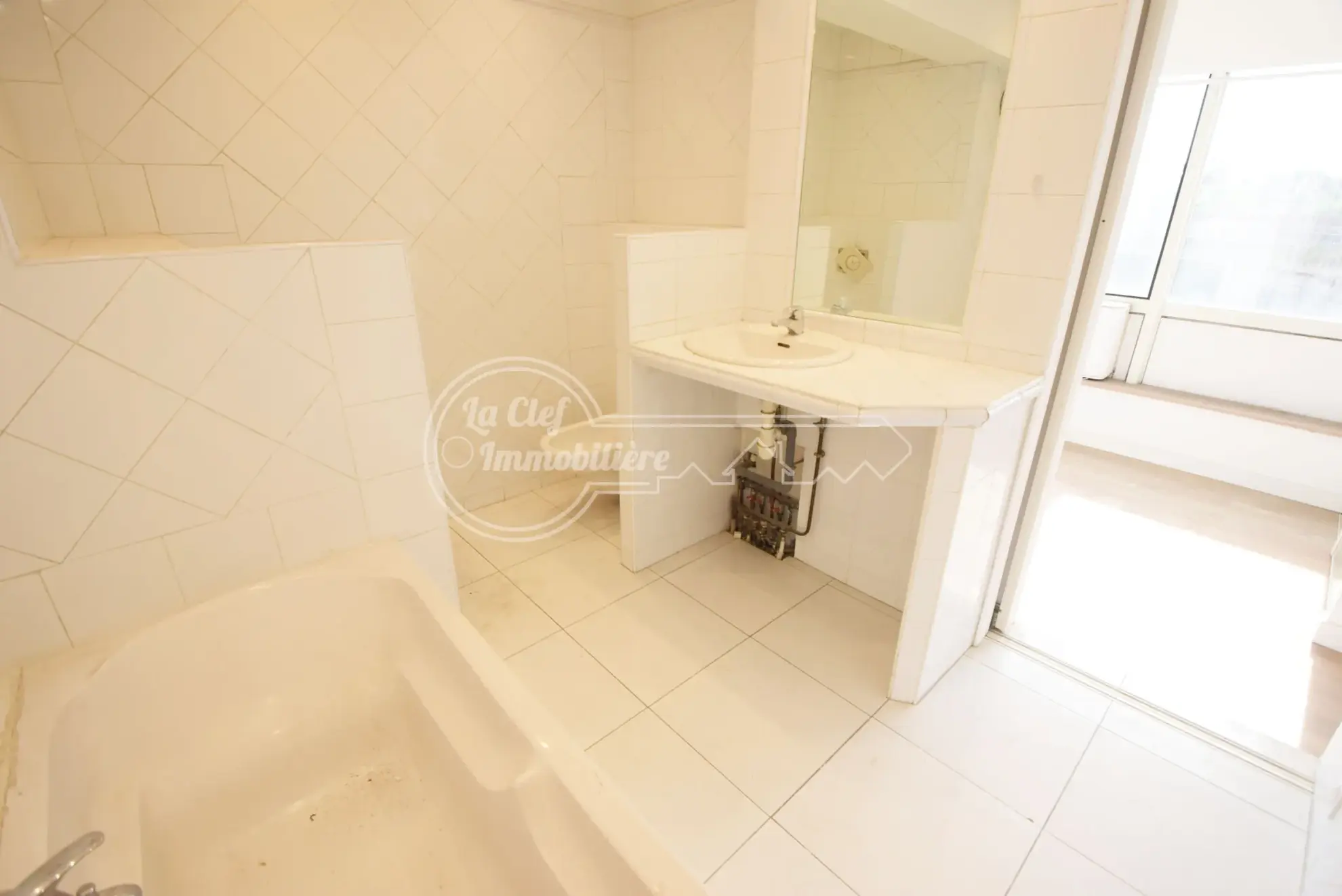 Appartement 2 pièces de 57,55 m² à Cagnes-sur-Mer avec cave et parking potentiel 
