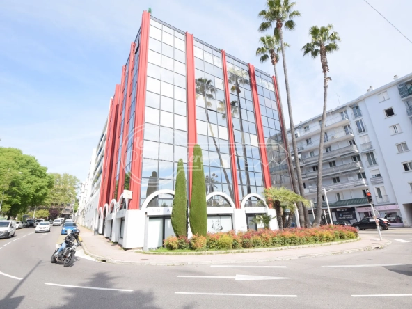 Appartement 2 pièces de 57,55 m² à Cagnes-sur-Mer avec cave et parking potentiel
