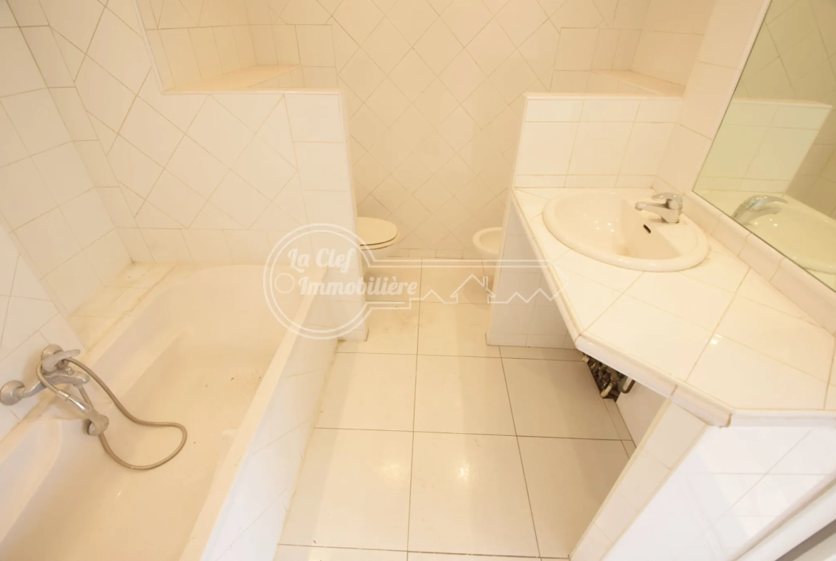 Appartement 2 pièces de 57,55 m² à Cagnes-sur-Mer avec cave et parking potentiel 