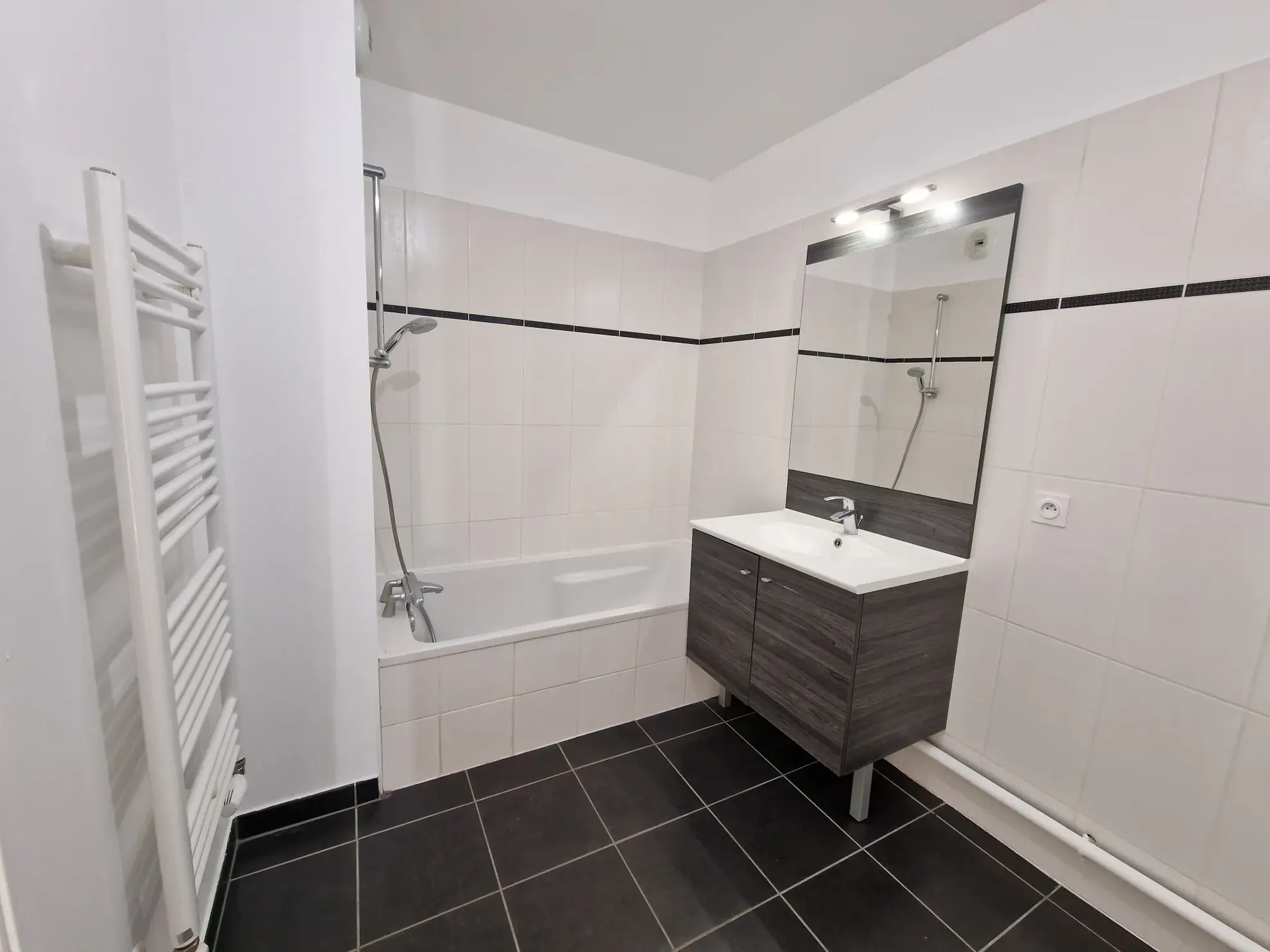 Appartement T3 avec terrasse et jardin à Lyon 8ème - Résidence de standing 