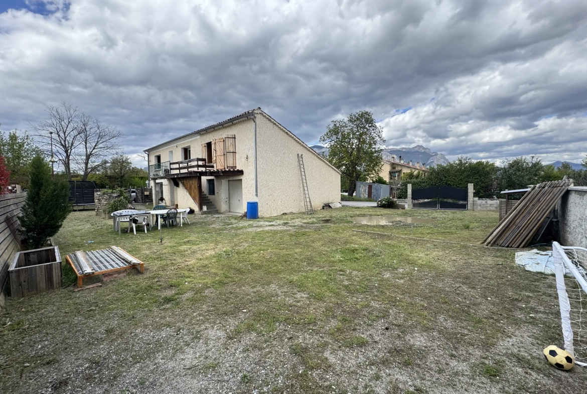 Maison à vendre de 170 m² avec deux logements à Ventavon (Sisteron), proche Tallard - Investissement immobilier 