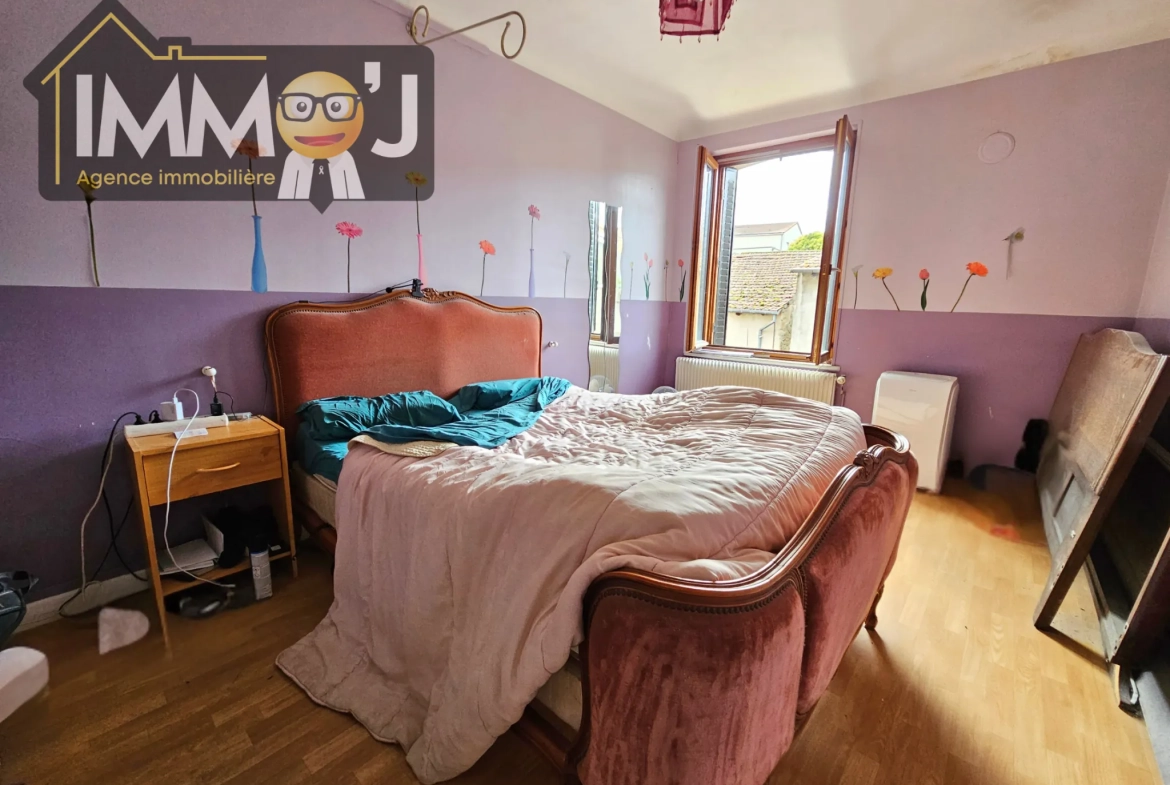Maison de ville à Neuves-Maisons, 6 pièces, 4 chambres, cour et remise, louée 