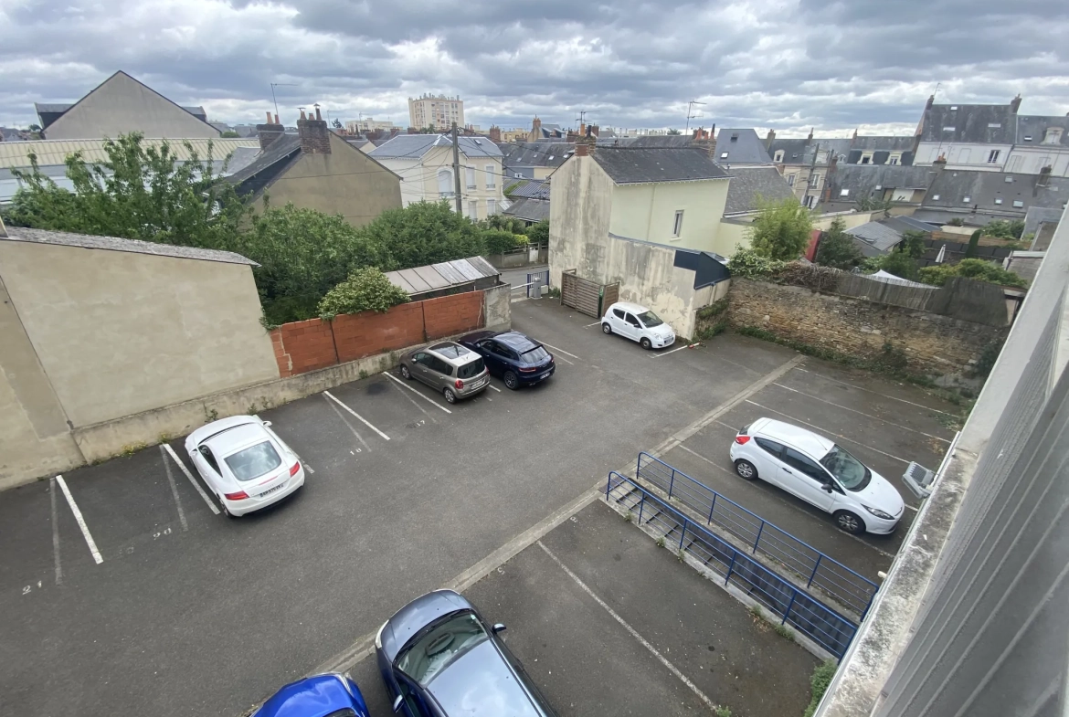 Superbe appartement F2 au Le Mans à proximité de la gare avec parking et cave 