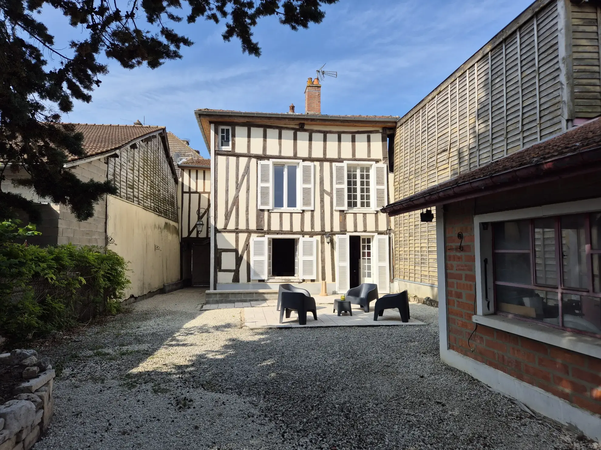 Maison à vendre de 143 m² avec jardin et dépendances à Eclaron 