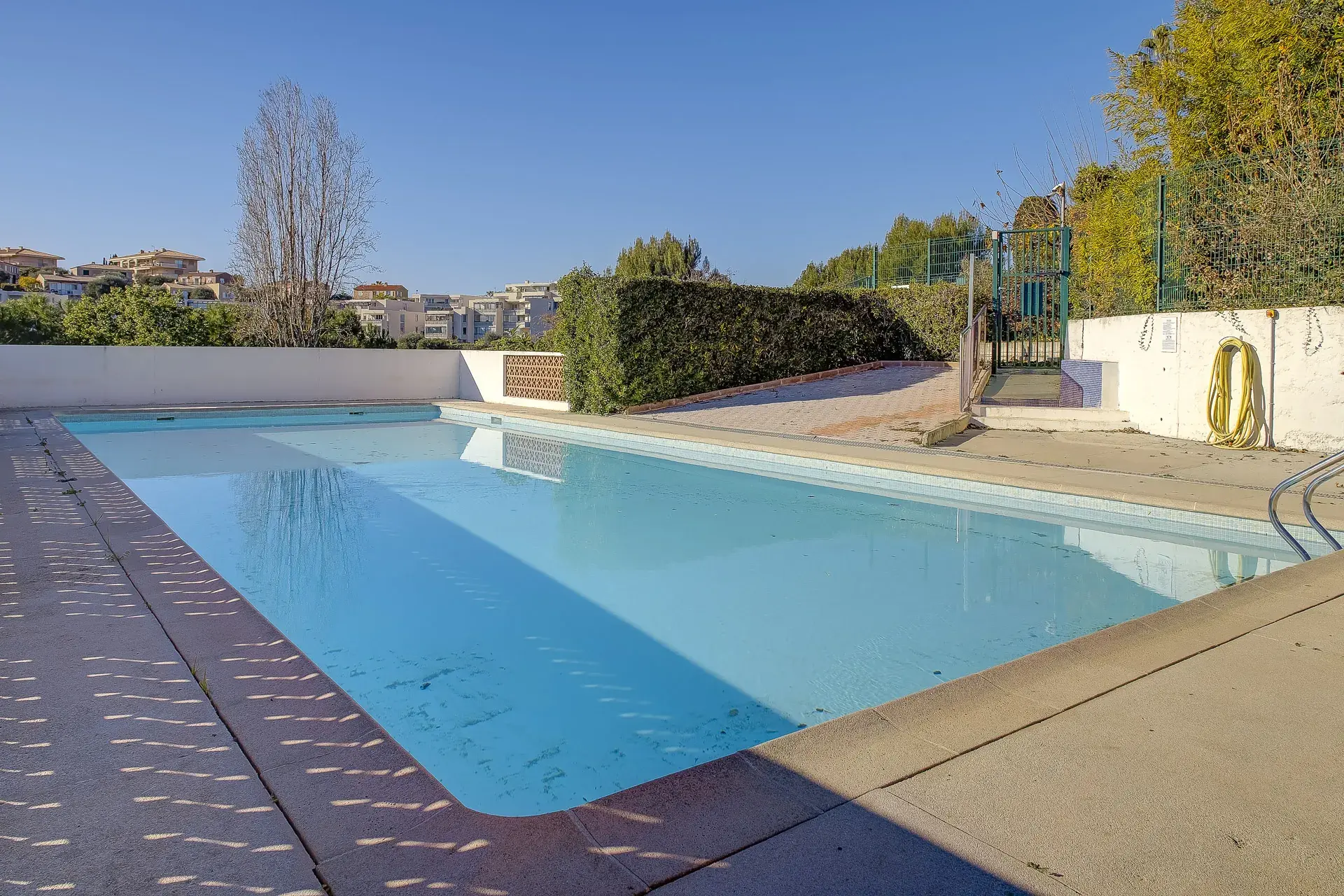 Appartement 2 pièces en Rez-de-Jardin à Nice avec terrasse et piscine 