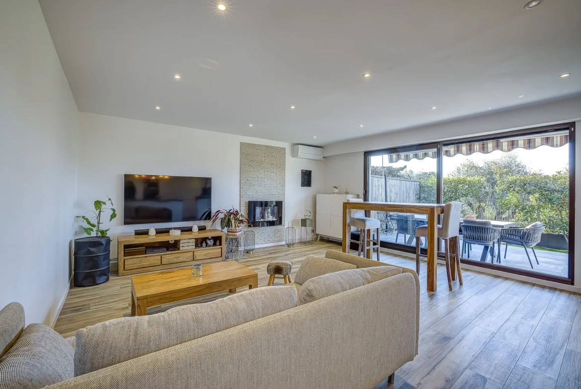Appartement 2 pièces en Rez-de-Jardin à Nice avec terrasse et piscine 