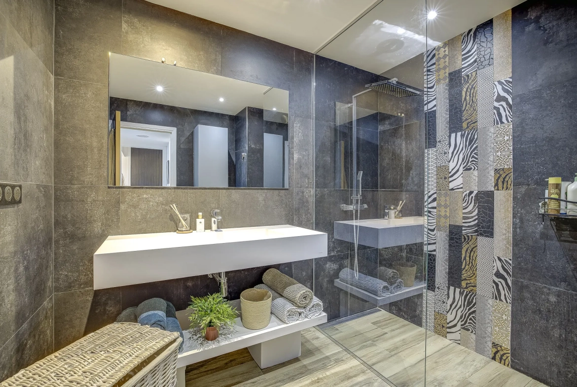Appartement 2 pièces en Rez-de-Jardin à Nice avec terrasse et piscine 