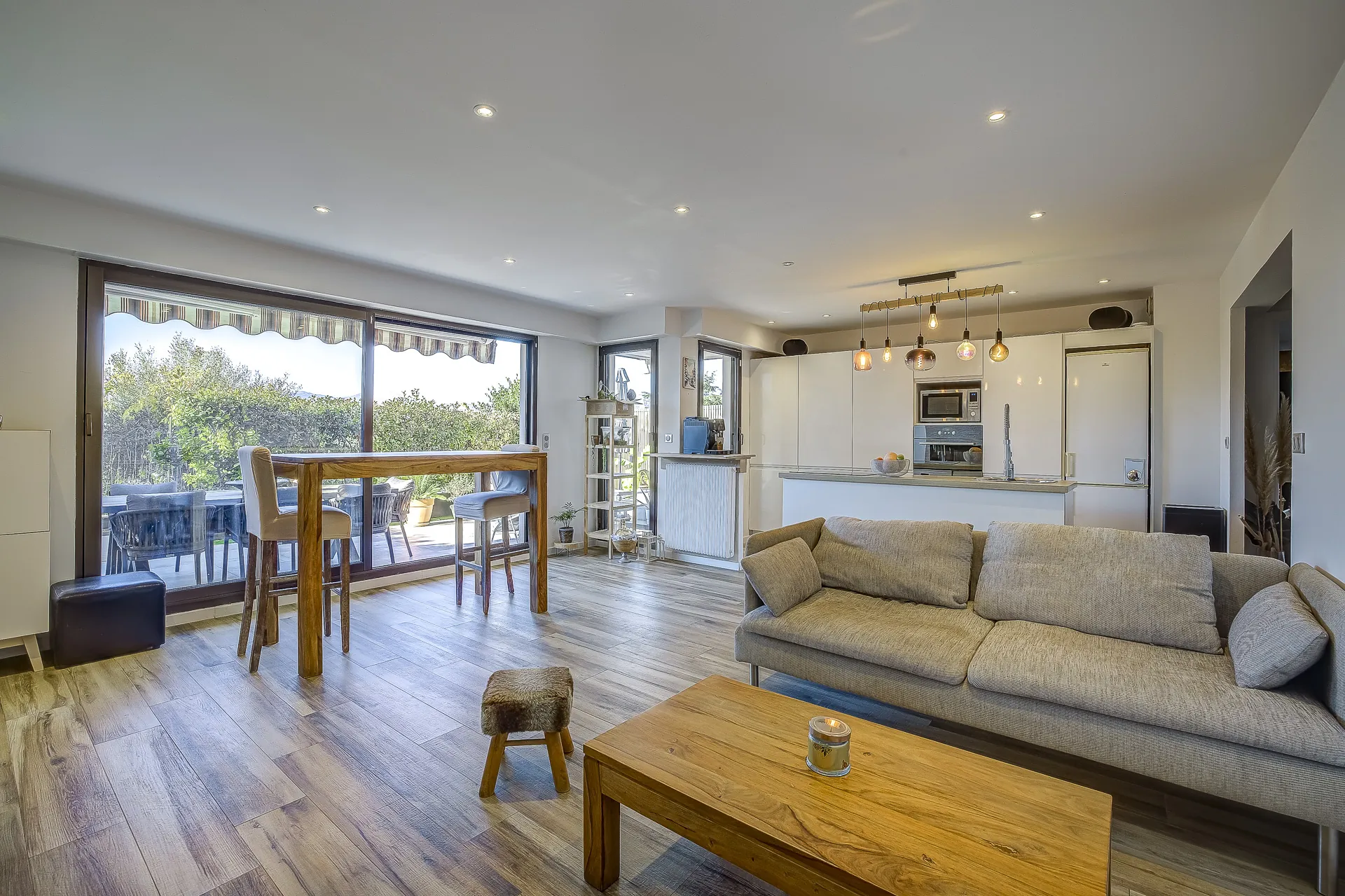 Appartement 2 pièces en Rez-de-Jardin à Nice avec terrasse et piscine 