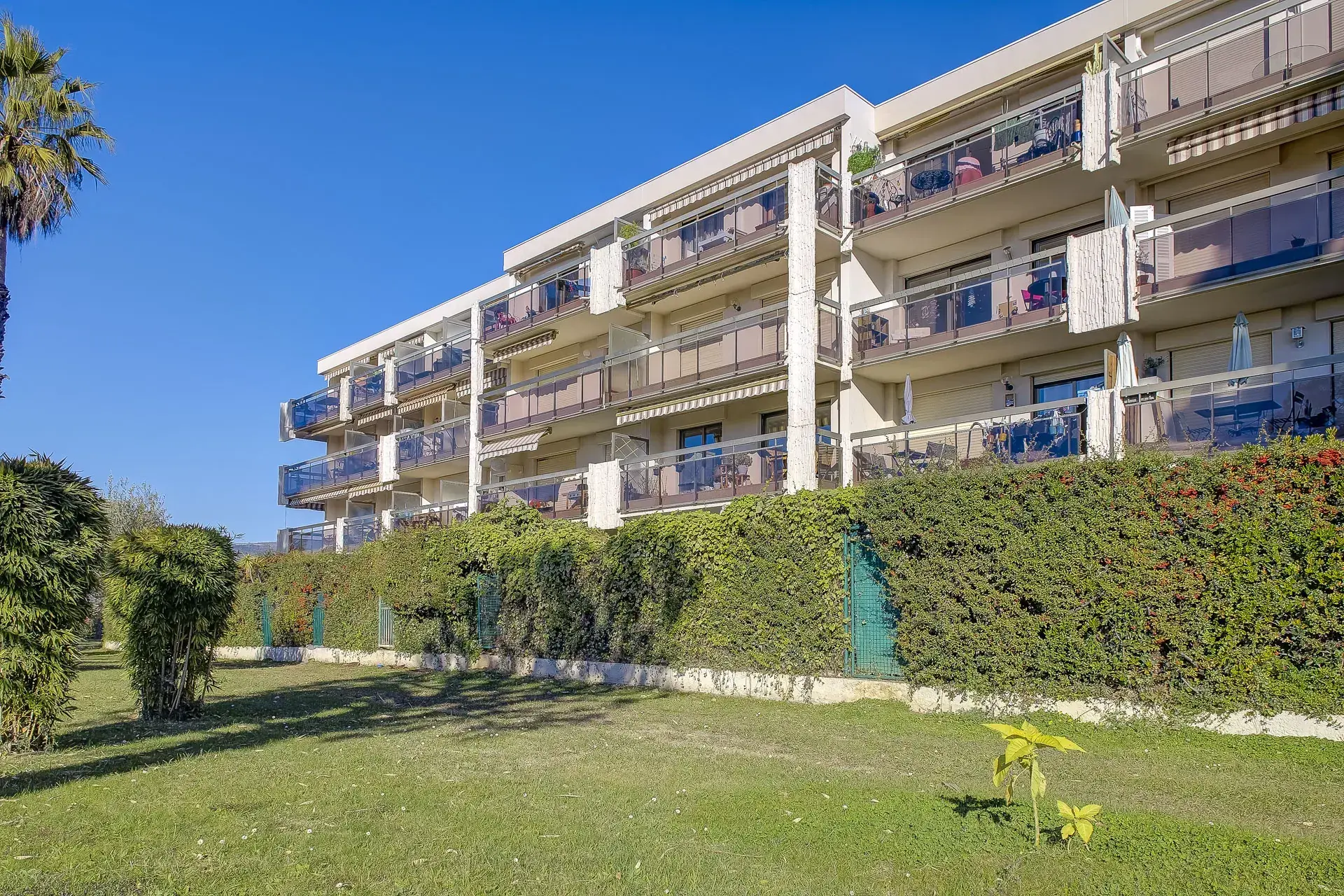 Appartement 2 pièces en Rez-de-Jardin à Nice avec terrasse et piscine 