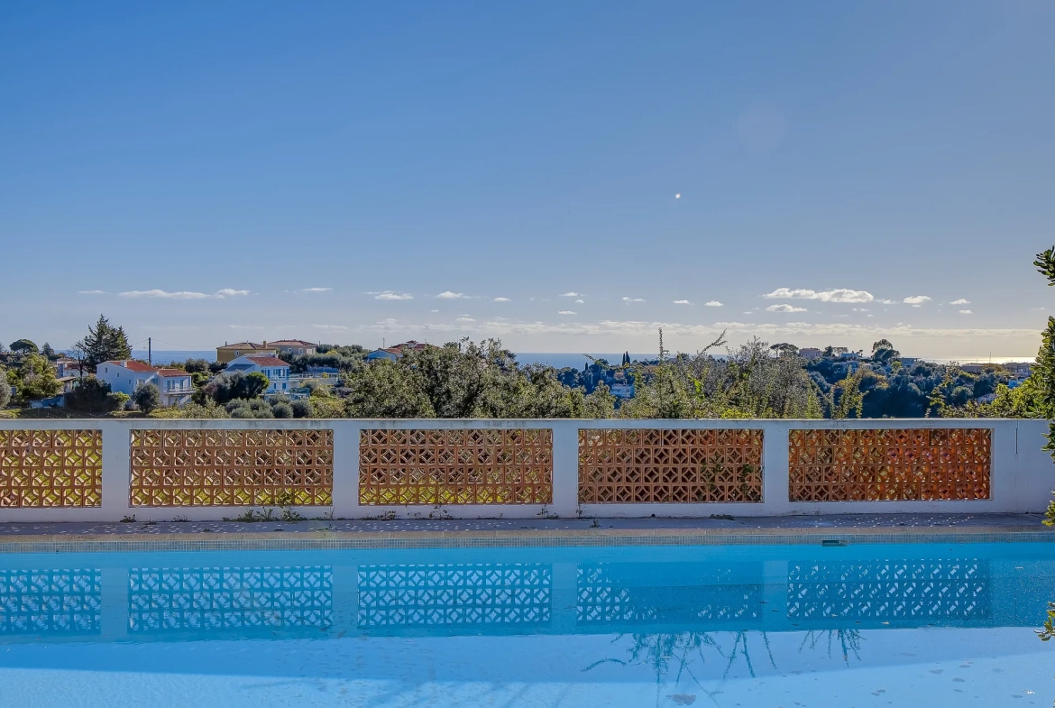 Appartement 2 pièces en Rez-de-Jardin à Nice avec terrasse et piscine 