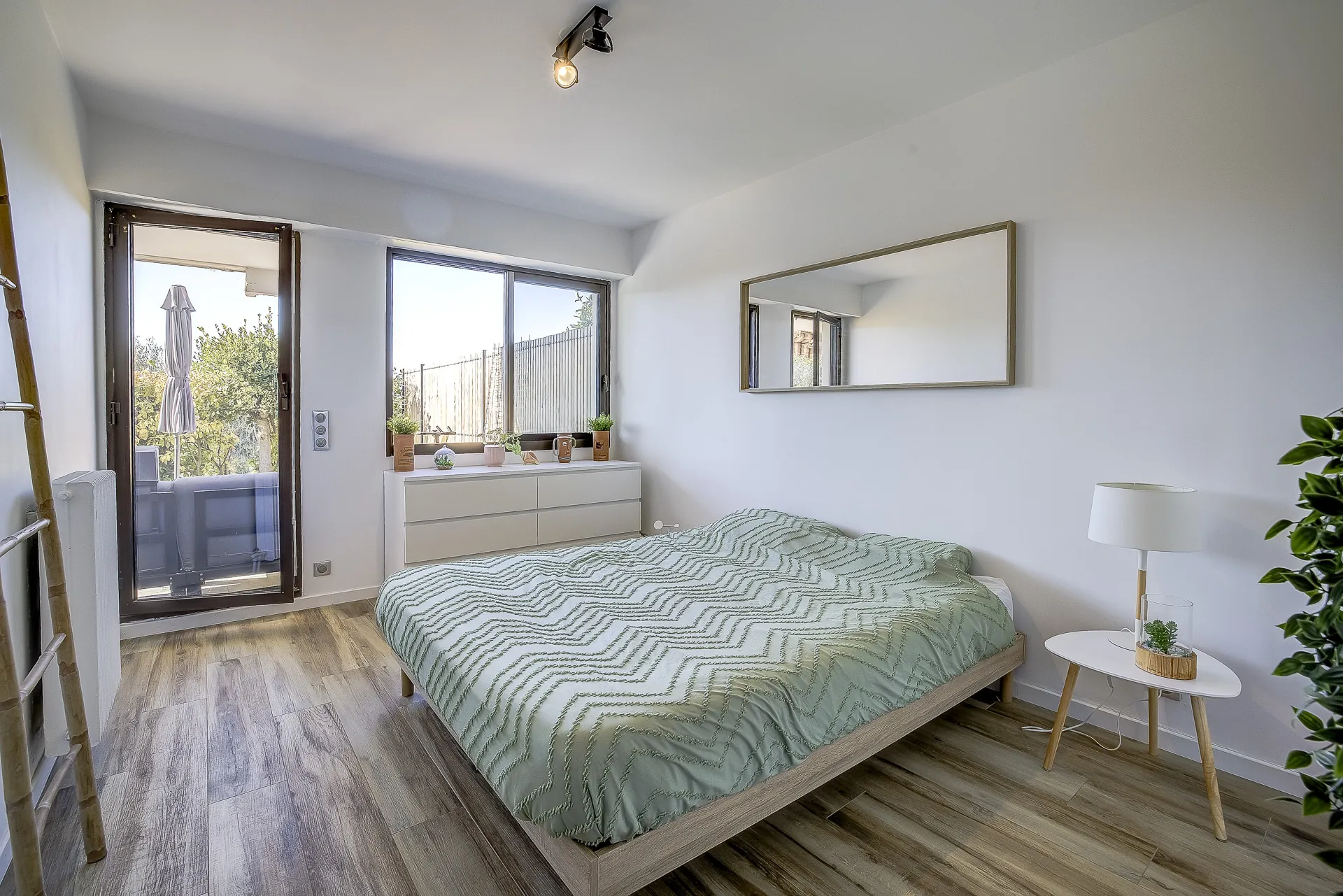 Appartement 2 pièces en Rez-de-Jardin à Nice avec terrasse et piscine 