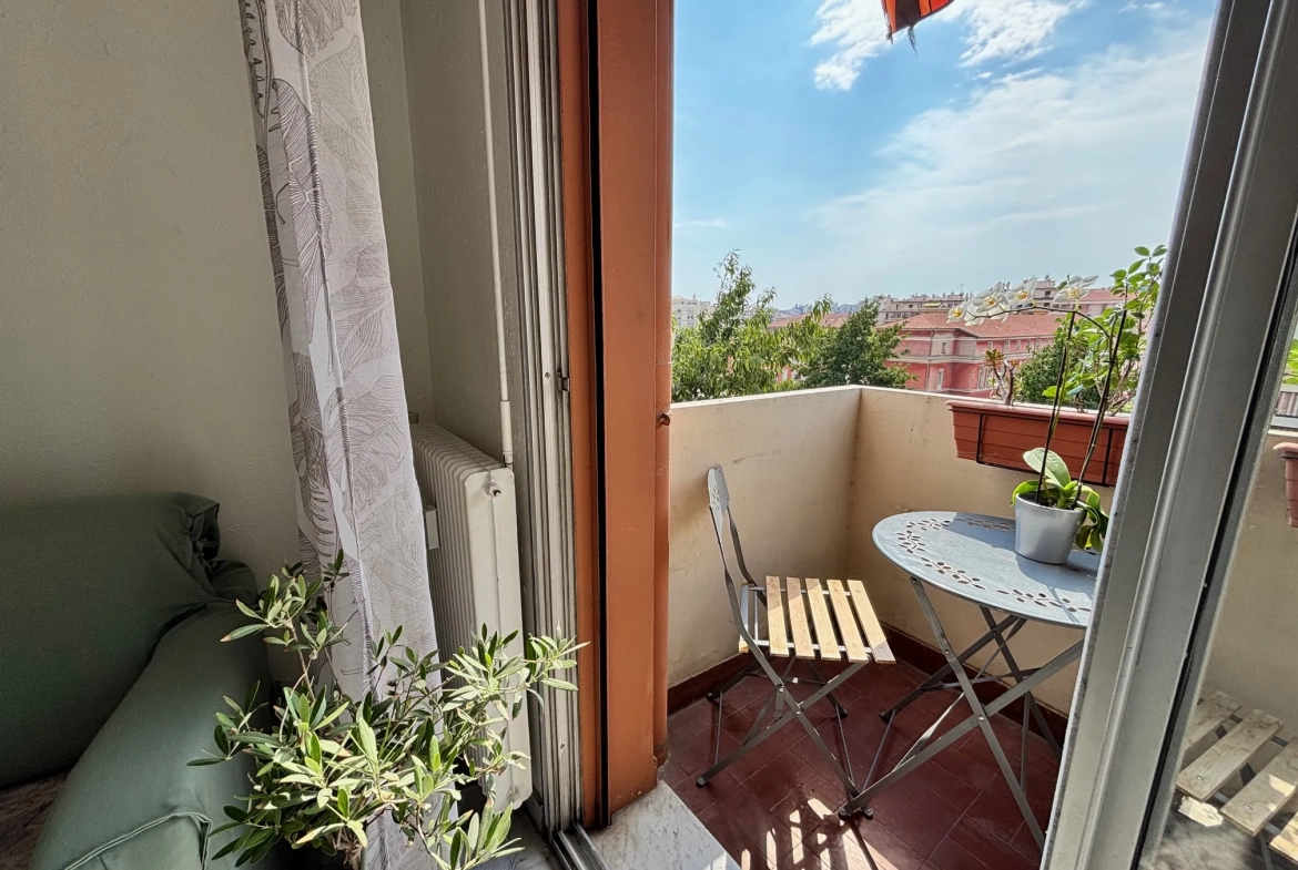 Appartement T3 lumineux avec balcons, cave et parking à Nice Saint-Roch 
