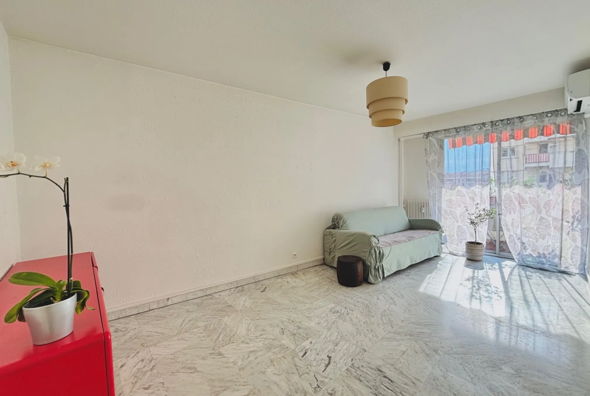 Appartement T3 lumineux avec balcons, cave et parking à Nice Saint-Roch 