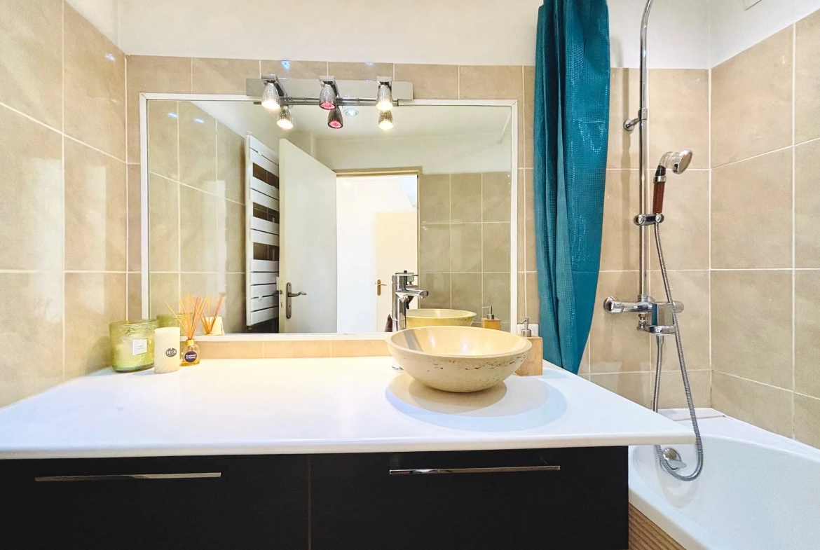 Appartement T3 lumineux avec balcons, cave et parking à Nice Saint-Roch 