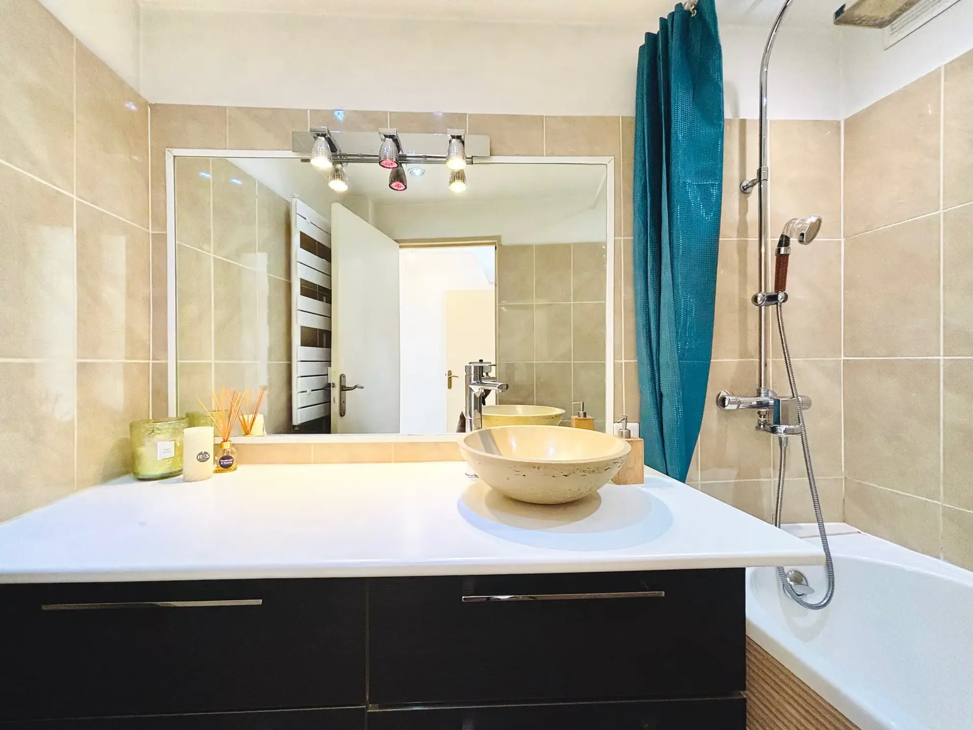 Appartement T3 lumineux avec balcons, cave et parking à Nice Saint-Roch 