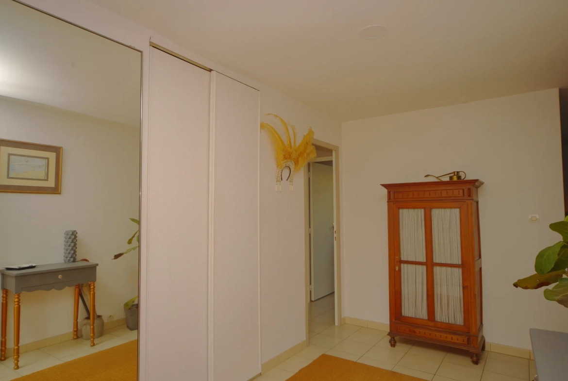 Ensemble immobilier à Grazac avec maison et grand local d’activité près de Toulouse 