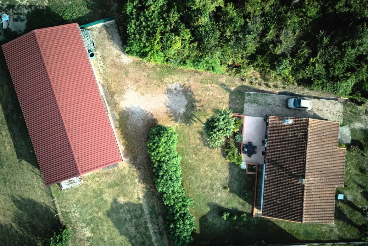 Ensemble immobilier à Grazac avec maison et grand local d’activité près de Toulouse 