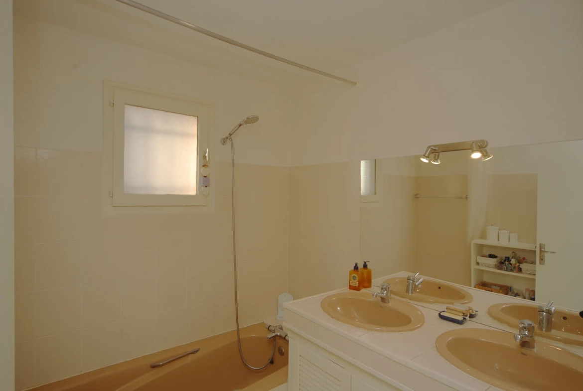 Ensemble immobilier à Grazac avec maison et grand local d’activité près de Toulouse 