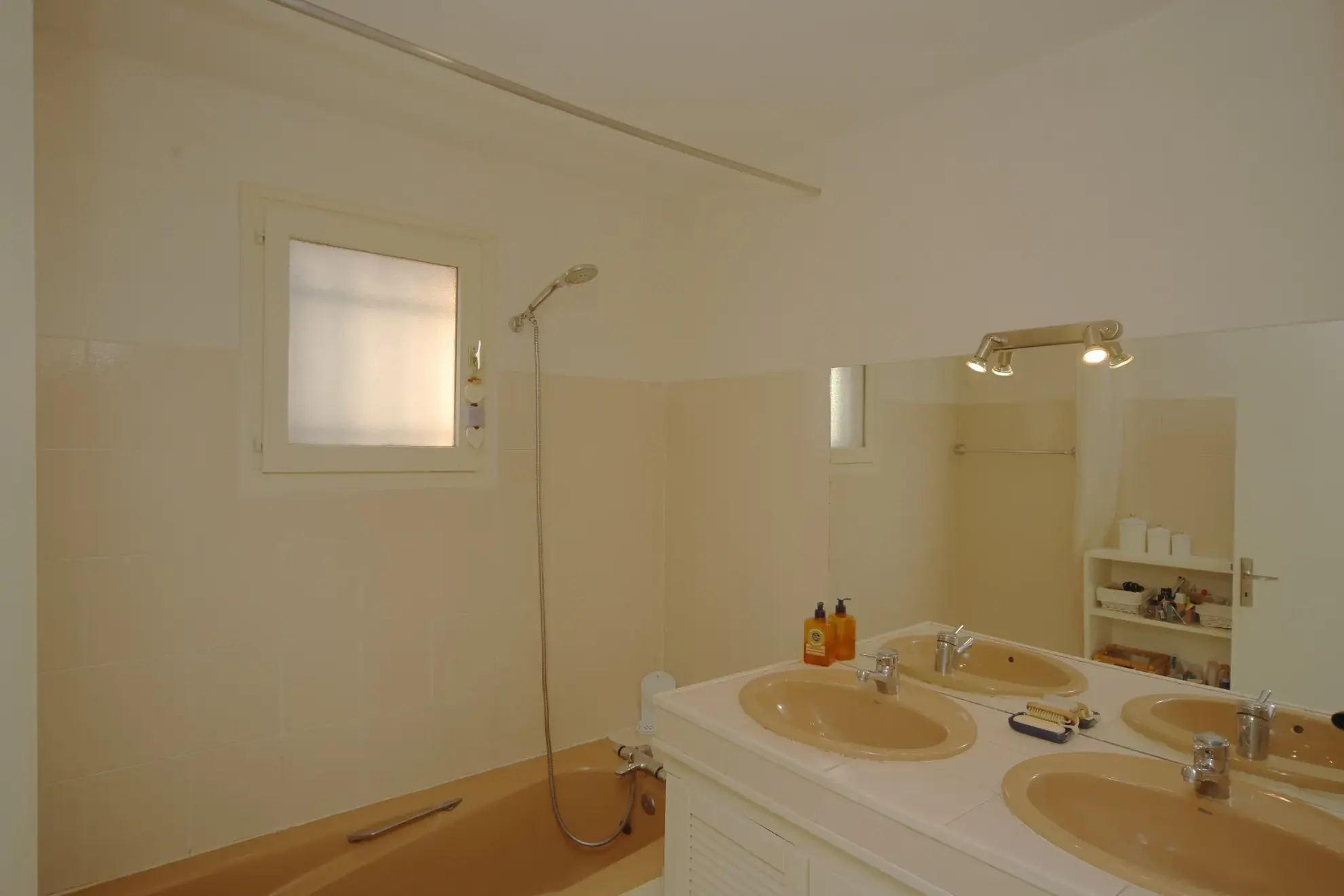 Ensemble immobilier à Grazac avec maison et grand local d’activité près de Toulouse 