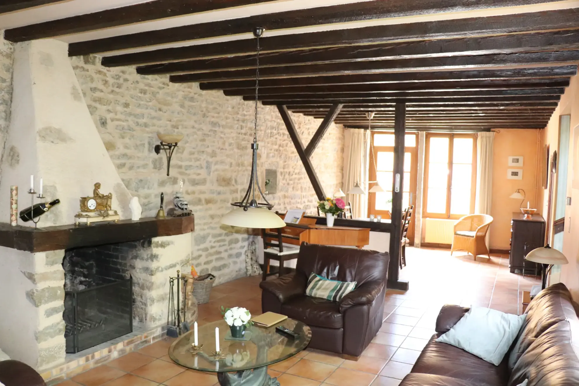 Maison spacieuse de 190 m² à Nolay avec dépendances et cour fermée 