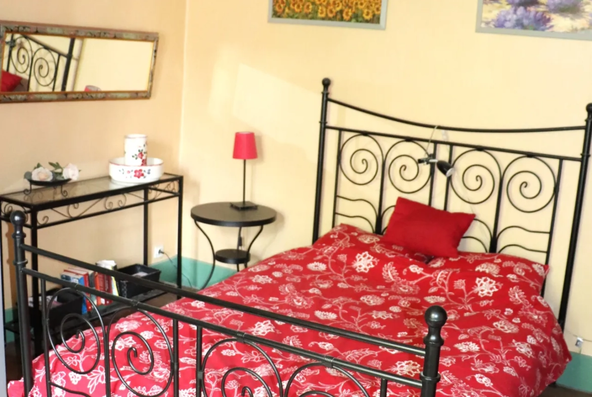 Maison spacieuse de 190 m² à Nolay avec dépendances et cour fermée 