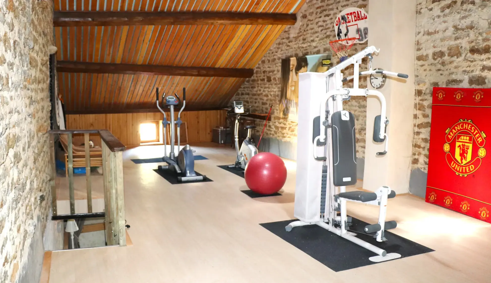 Maison spacieuse de 190 m² à Nolay avec dépendances et cour fermée 