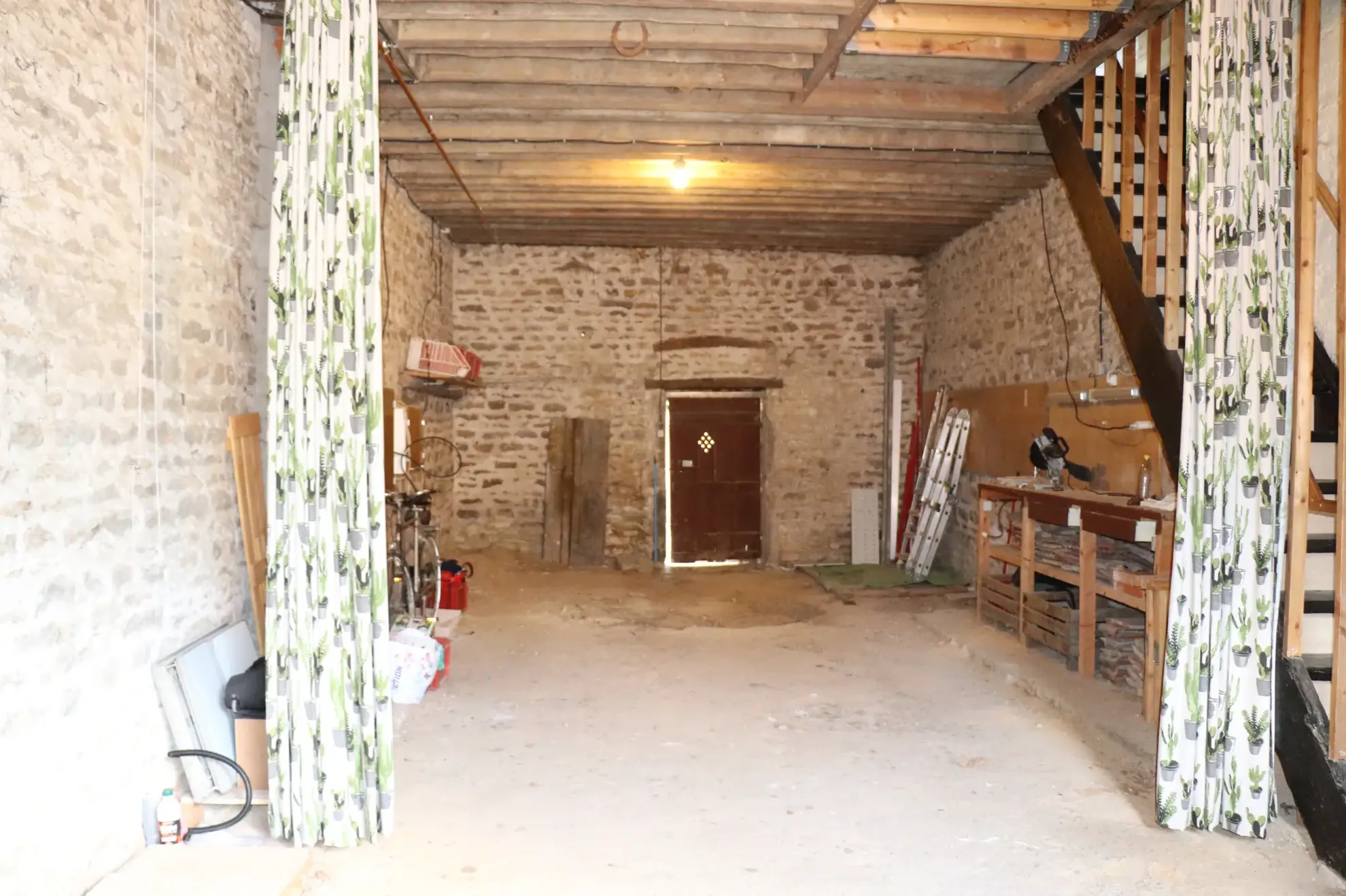 Maison spacieuse de 190 m² à Nolay avec dépendances et cour fermée 