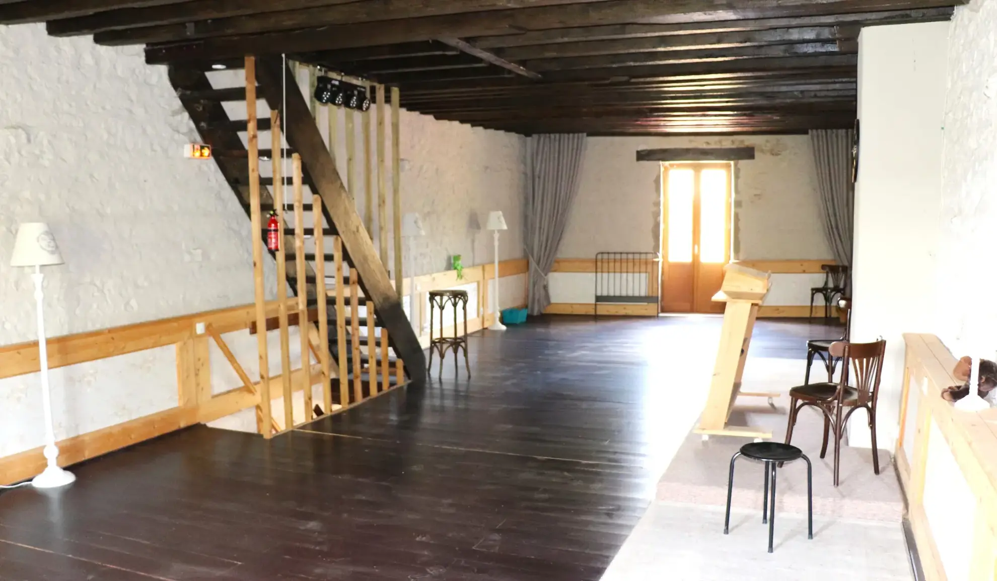 Maison spacieuse de 190 m² à Nolay avec dépendances et cour fermée 
