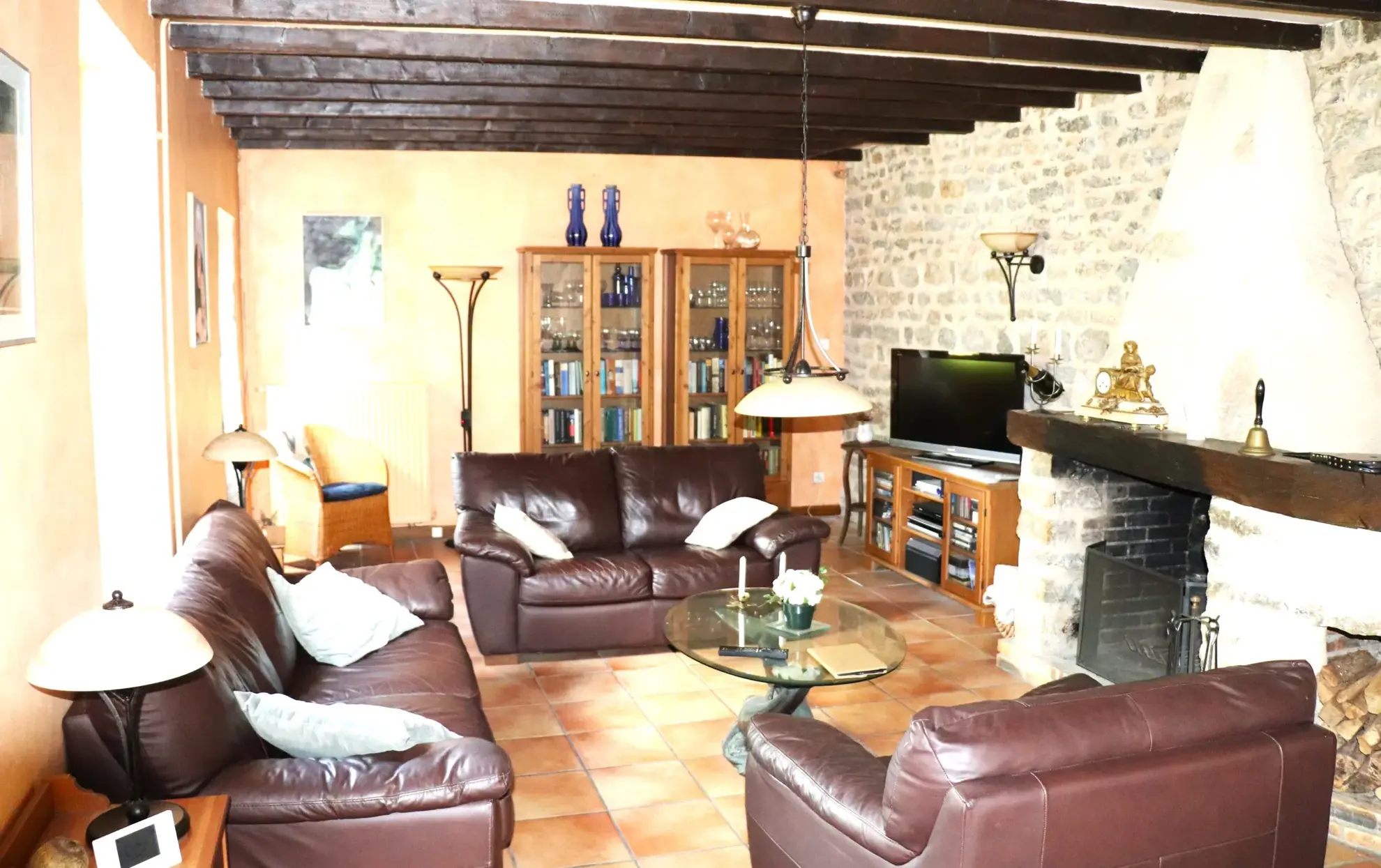 Maison spacieuse de 190 m² à Nolay avec dépendances et cour fermée 