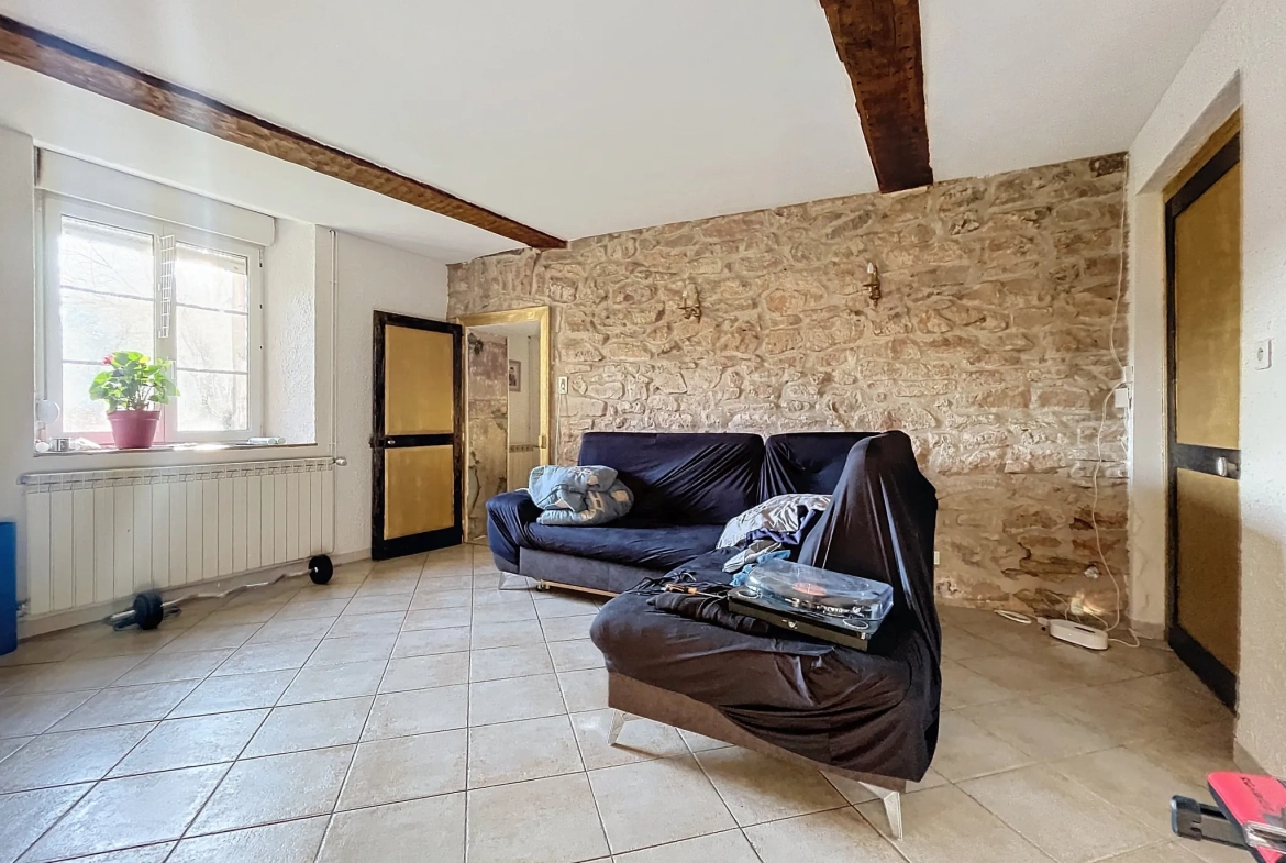 Maison à rénover à Uzémain avec piscine et grand terrain - Charmante résidence historique 